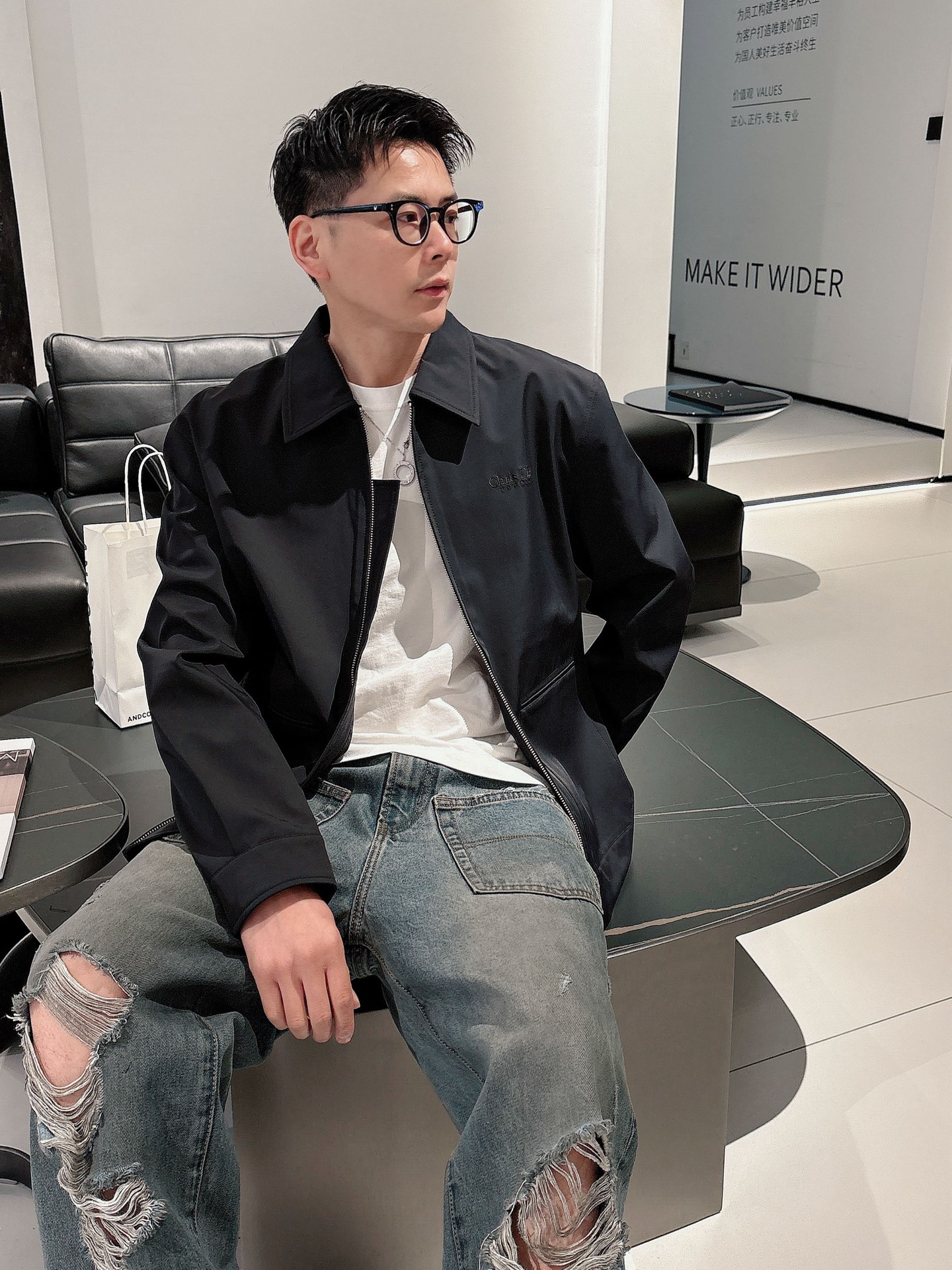 上新 。Dio*新品 顶级品质
官网同款，三标齐全！2025春夏新款男士夹克外套，时尚休闲高端版本！专柜