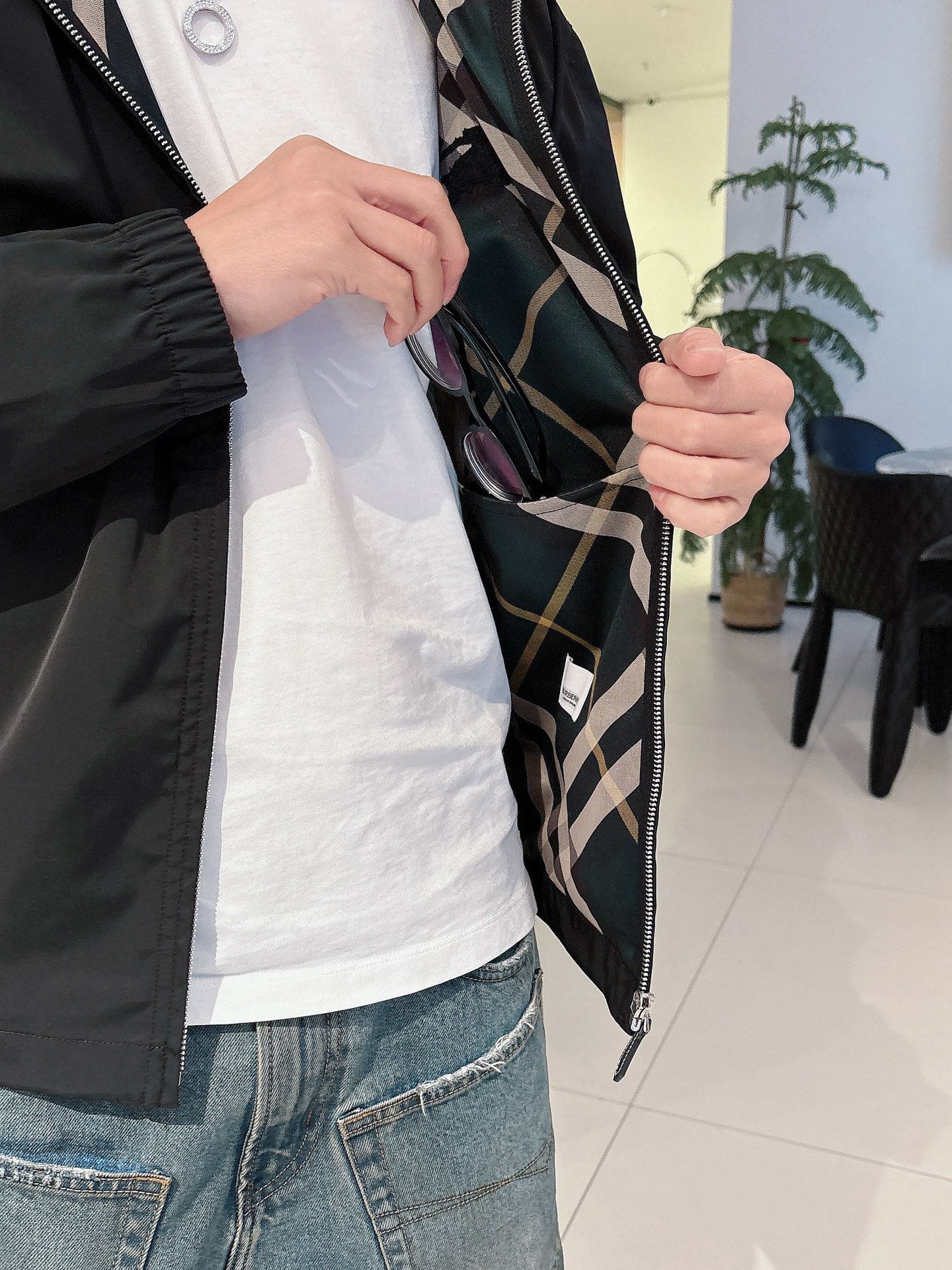 NO:127161,New .BBR* new product, traceless inner lining, top quality, same style on the official website, complete three standards!  New spring and summer men's jacket, fashionable and casual high-end version!  Customized fabrics for counters are breathable and comfortable, with impeccable details, and the brand element design concept reflects high quality. The feel is delicate and soft!  It is casually cut, with a great upper body style!  Code number M-3Xl.,,jackets & coats,jackets & coats,alexander wang19860909上新 .BBR*新品 无痕内里 顶级品质 官网同款,三标齐全！春夏新款男士夹克外套,时尚休闲高端版本！专柜定制面料 透气舒适度高,细节无可挑剔,品牌元素设计理念,体现高品质.手感细腻柔软！呈现休闲裁剪,上身版型超赞！码数M-3Xl .,,jackets & coats,jackets & coats,alexander wang,Men's clothing