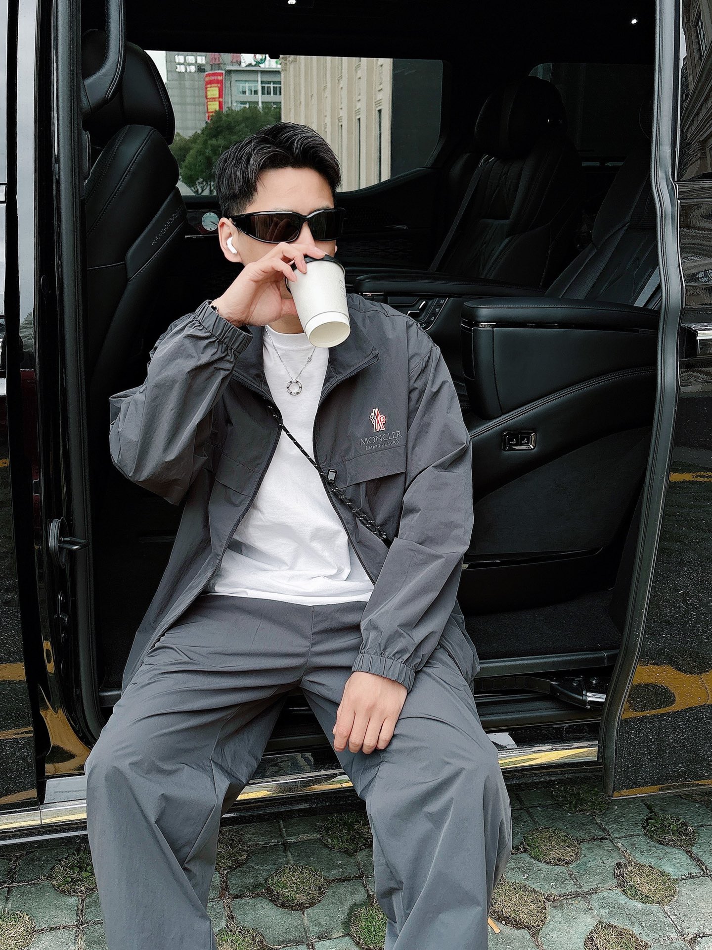 出货 蒙口 一款四季组合面料 上新🈺25ss早春运动套装尼龙风衣➕卫裤 现货秒发本款运动衫为轻盈科技面料