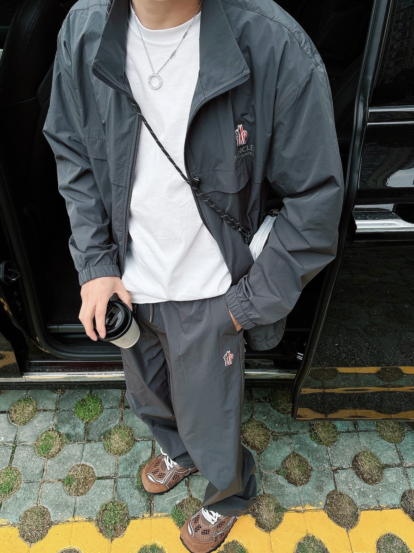 出货 蒙口 一款四季组合面料 上新🈺25ss早春运动套装尼龙风衣➕卫裤 现货秒发本款运动衫为轻盈科技面料