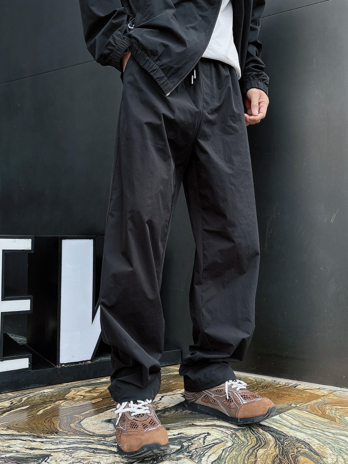 出货 蒙口 一款四季组合面料 上新🈺25ss早春运动套装尼龙风衣➕卫裤 现货秒发本款运动衫为轻盈科技面料