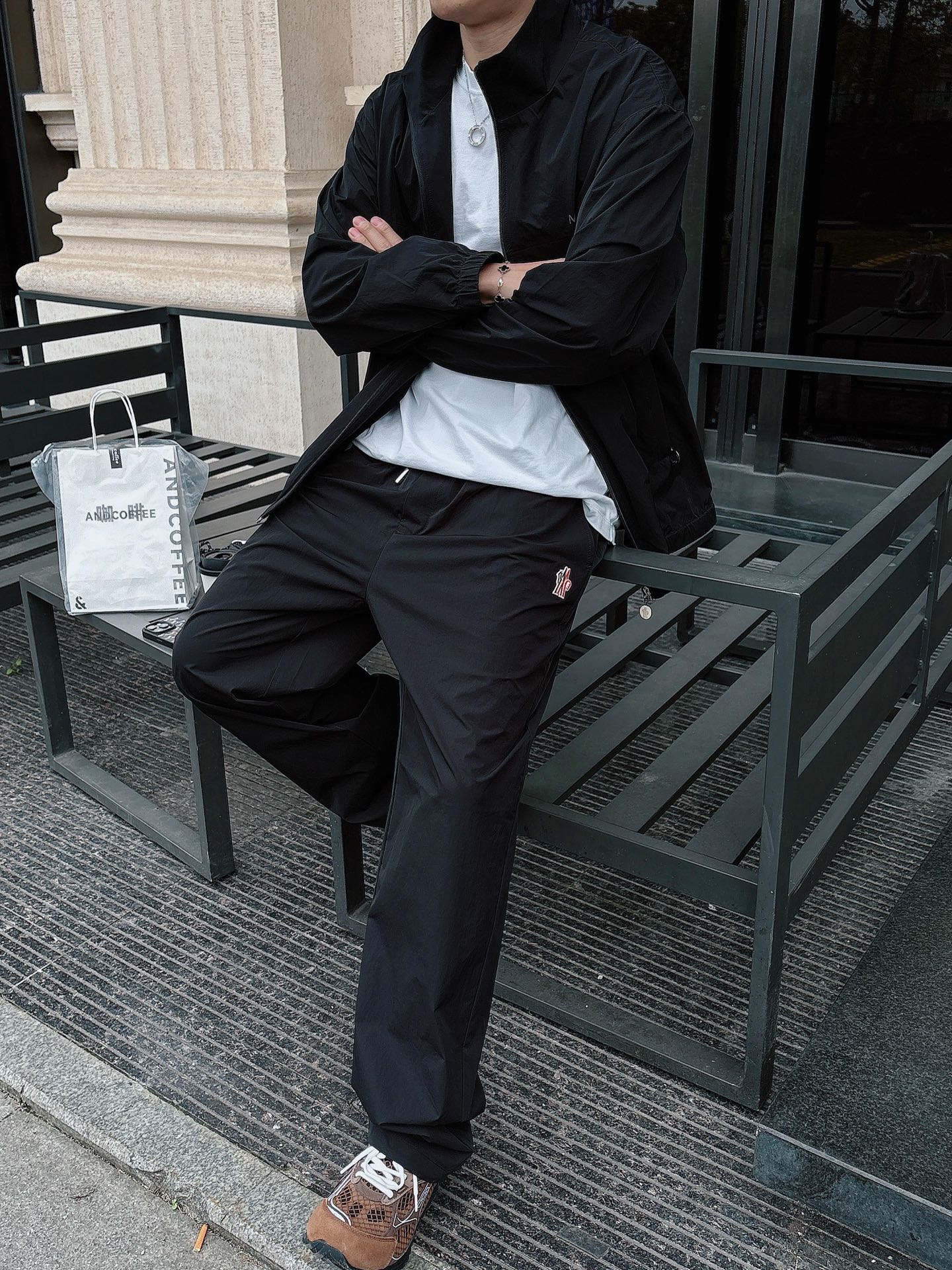 出货 蒙口 一款四季组合面料 上新🈺25ss早春运动套装尼龙风衣➕卫裤 现货秒发本款运动衫为轻盈科技面料