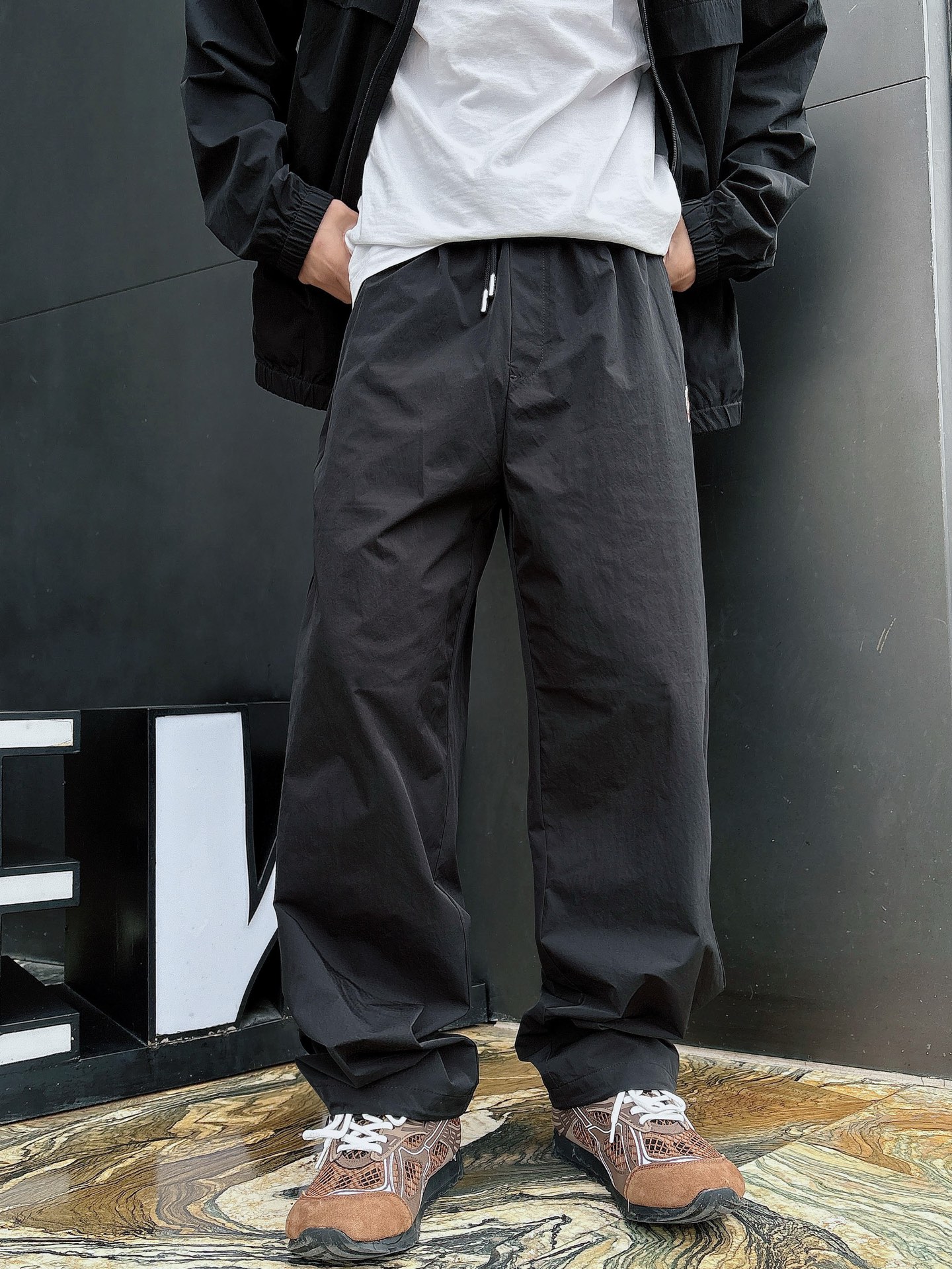 出货 蒙口 一款四季组合面料 上新🈺25ss早春运动套装尼龙风衣➕卫裤 现货秒发本款运动衫为轻盈科技面料