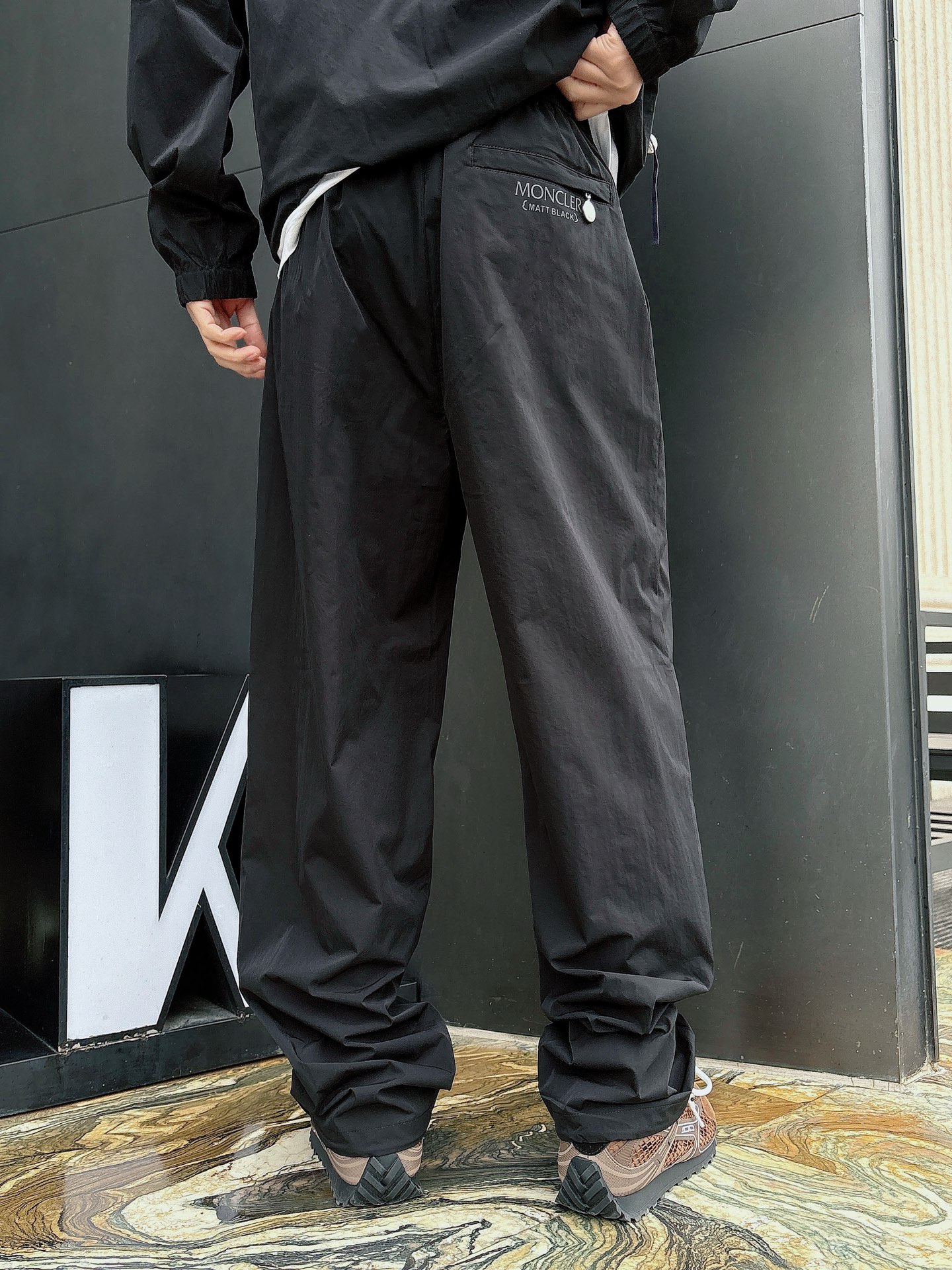 出货 蒙口 一款四季组合面料 上新🈺25ss早春运动套装尼龙风衣➕卫裤 现货秒发本款运动衫为轻盈科技面料