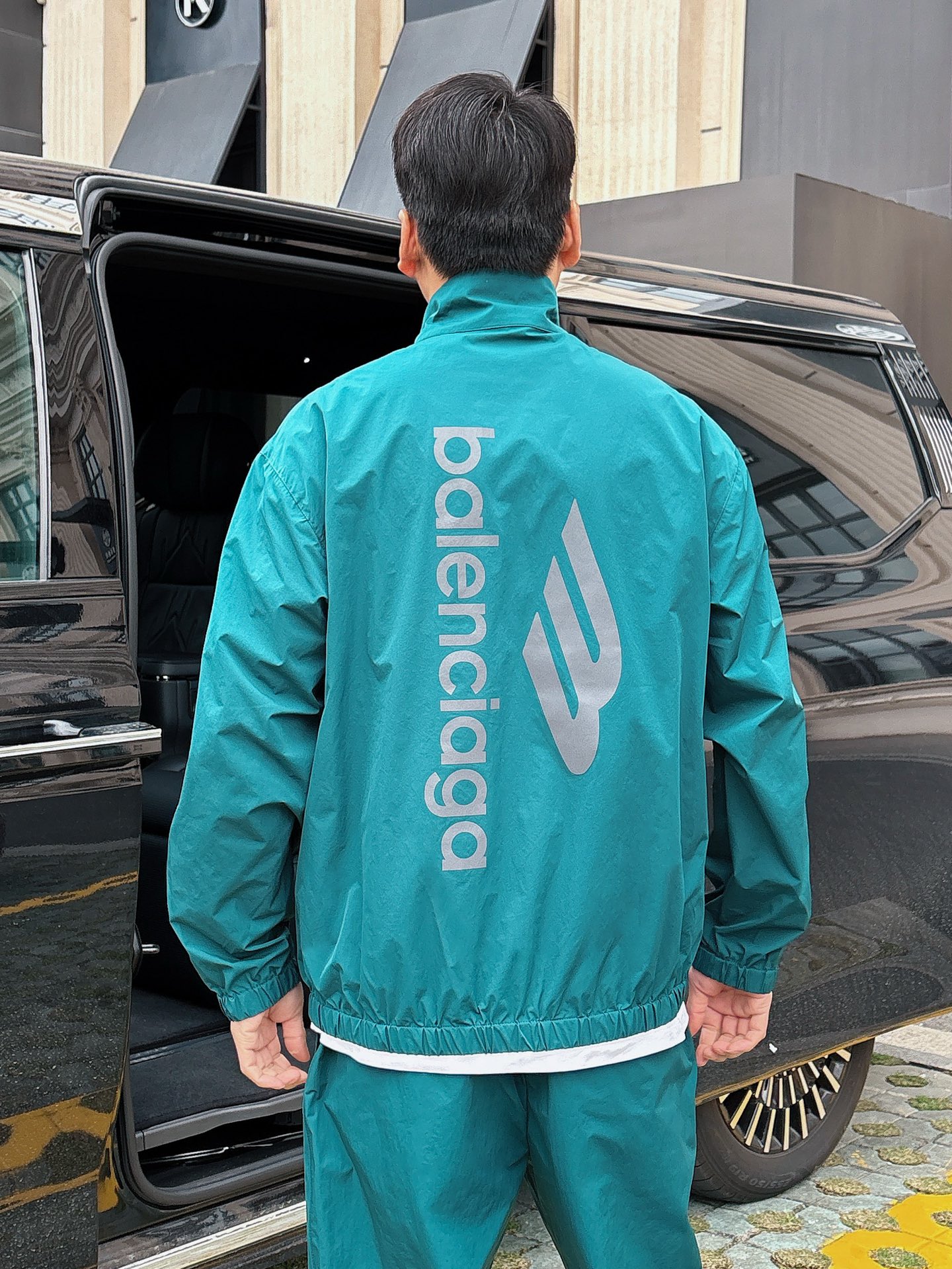 出货 巴黎世家 上新🈺25ss早春运动套装尼龙风衣➕卫裤 现货秒发本款运动衫为轻盈科技面料全幅压印图案，