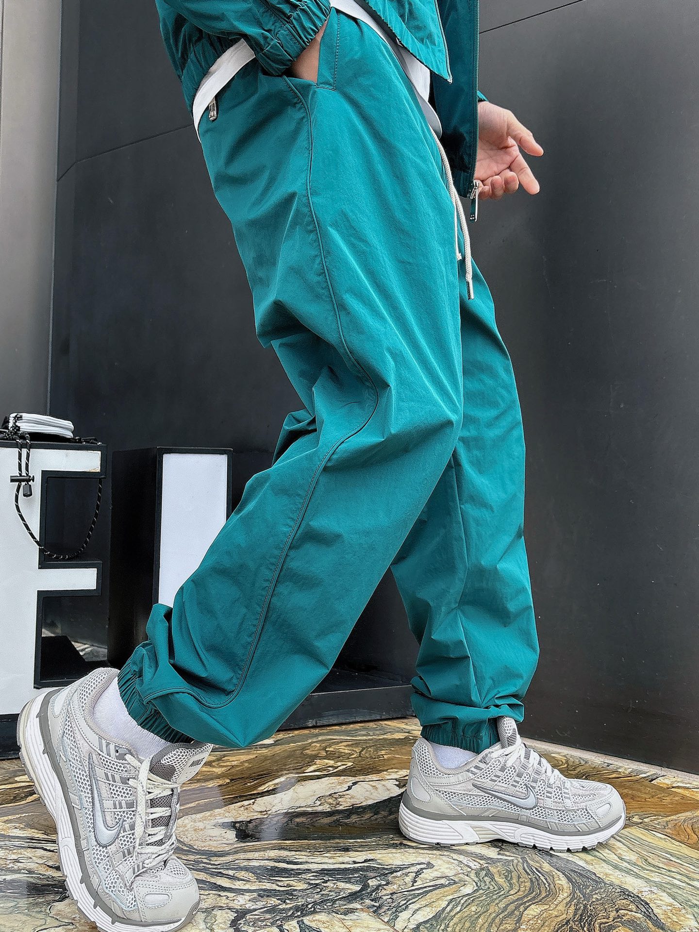 防晒服套装 一款四季组合面料 巴黎世家 上新🈺25ss早春运动套装尼龙风衣➕卫裤 现货秒发本款运动衫为轻