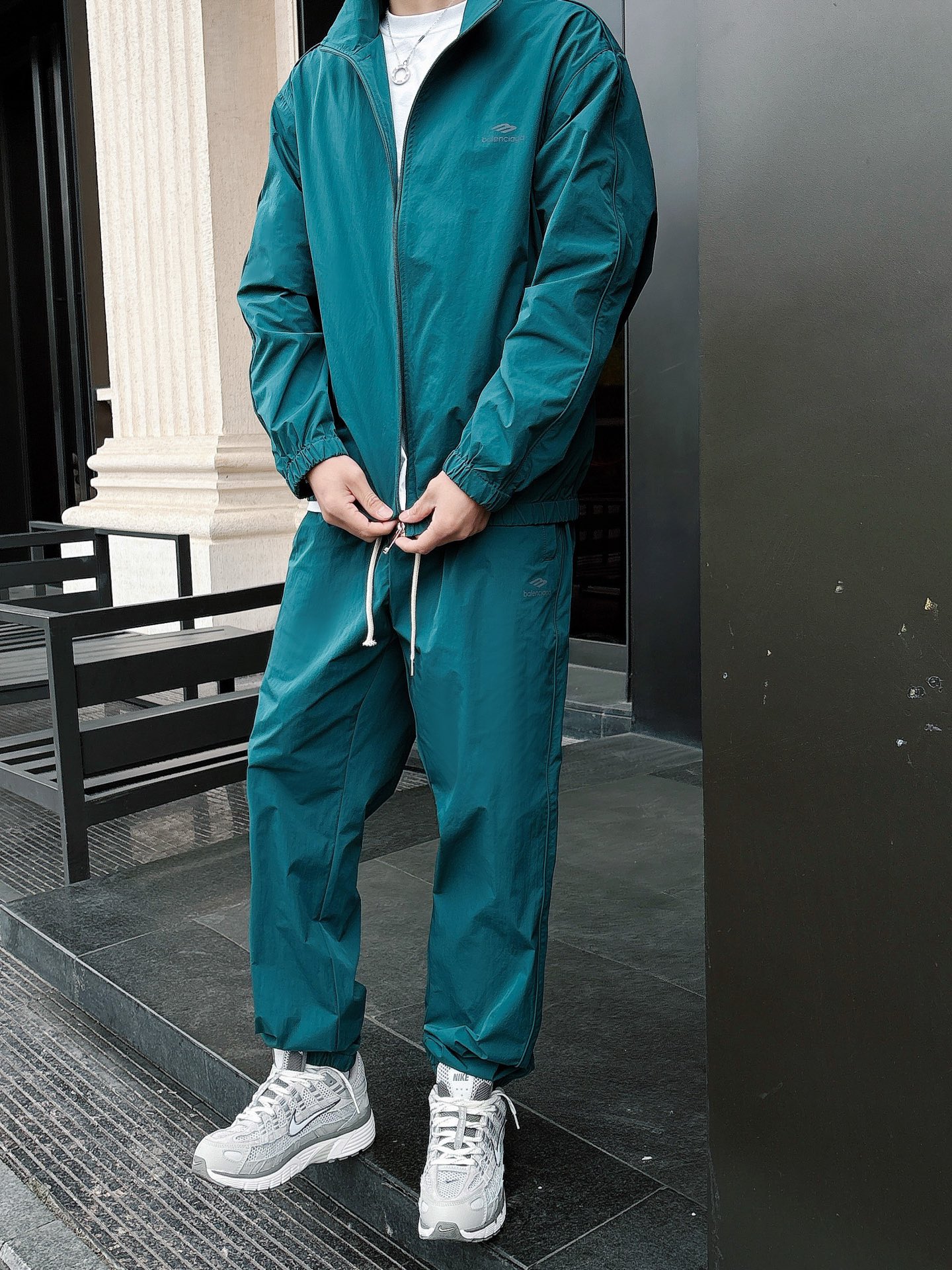 防晒服套装 一款四季组合面料 巴黎世家 上新🈺25ss早春运动套装尼龙风衣➕卫裤 现货秒发本款运动衫为轻