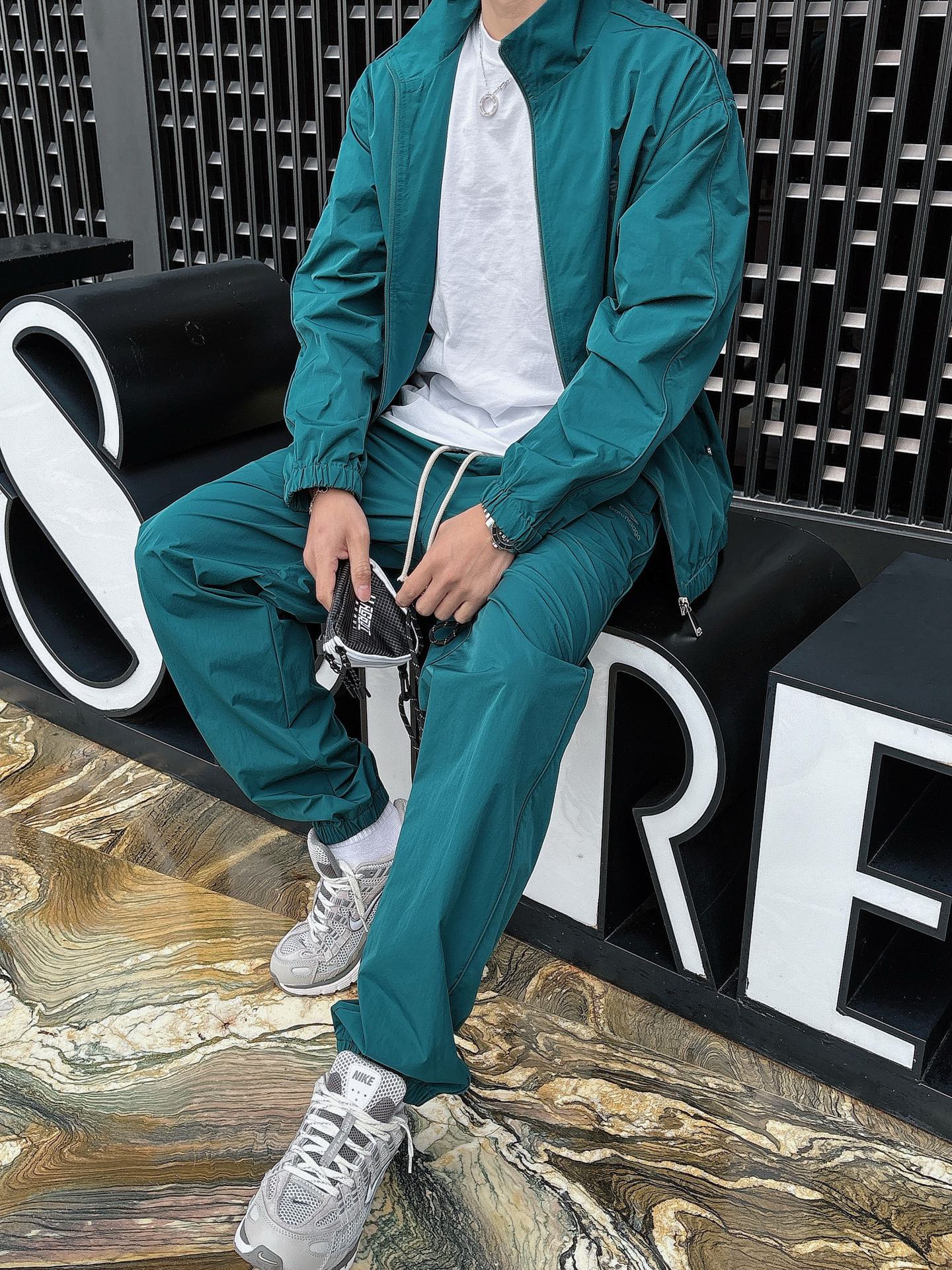 防晒服套装 一款四季组合面料 巴黎世家 上新🈺25ss早春运动套装尼龙风衣➕卫裤 现货秒发本款运动衫为轻