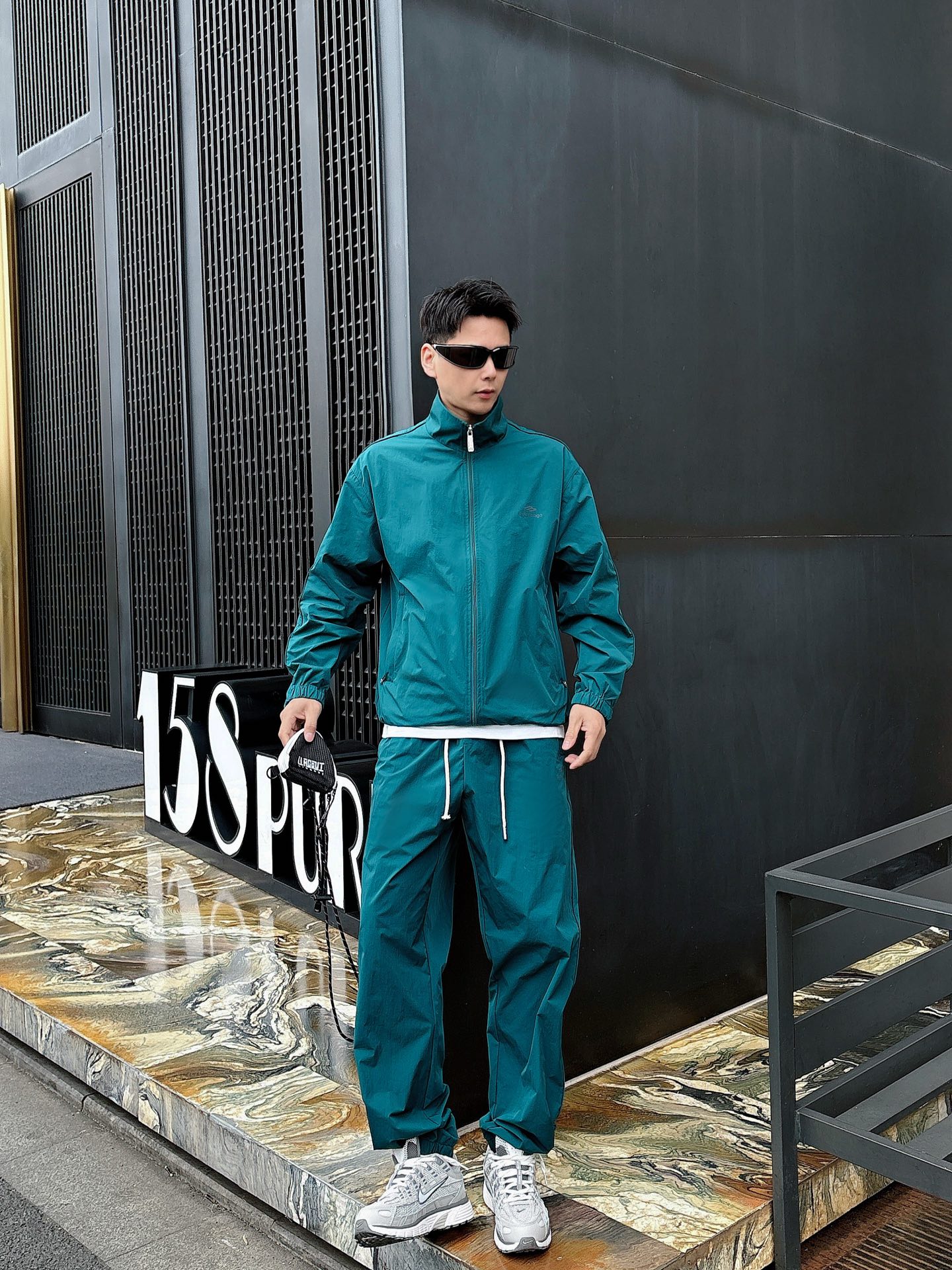 防晒服套装 一款四季组合面料 巴黎世家 上新🈺25ss早春运动套装尼龙风衣➕卫裤 现货秒发本款运动衫为轻