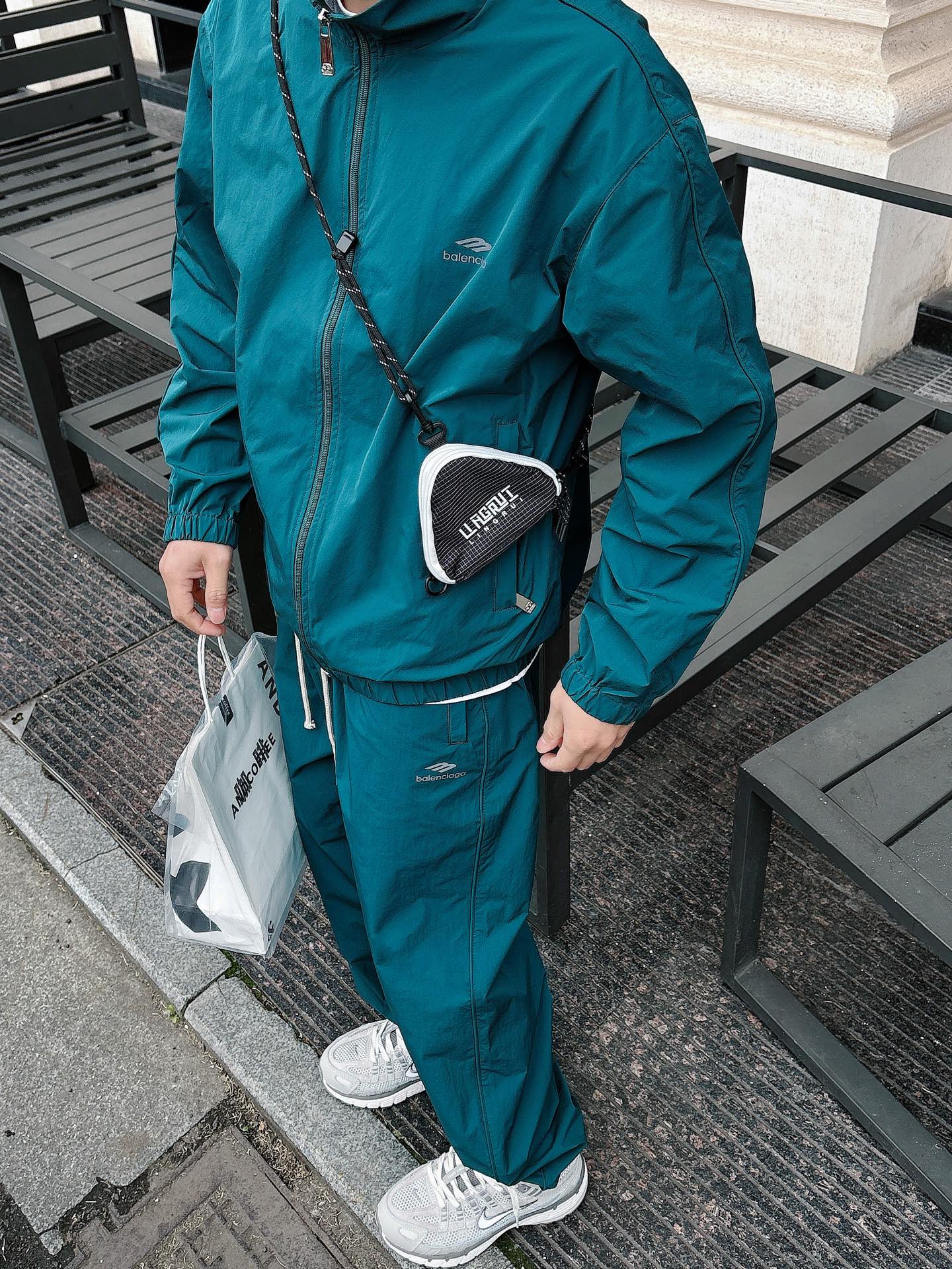 防晒服套装 一款四季组合面料 巴黎世家 上新🈺25ss早春运动套装尼龙风衣➕卫裤 现货秒发本款运动衫为轻