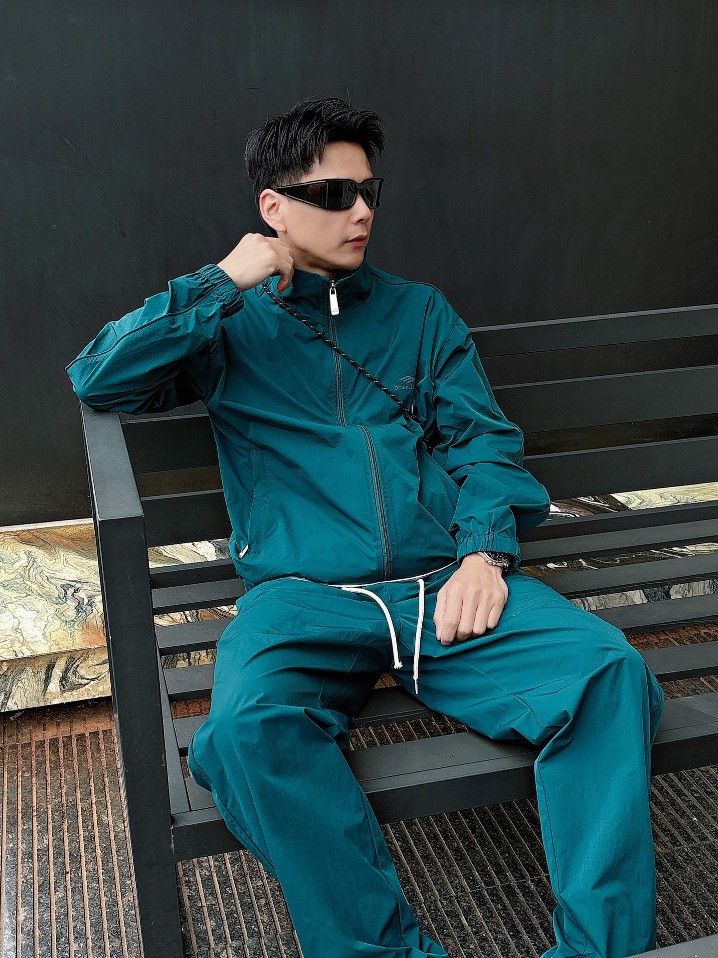 防晒服套装 一款四季组合面料 巴黎世家 上新🈺25ss早春运动套装尼龙风衣➕卫裤 现货秒发本款运动衫为轻