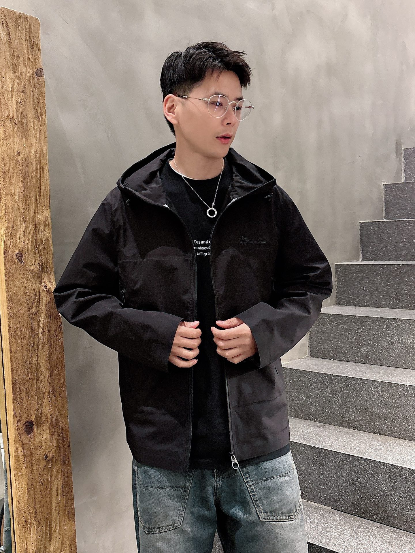 NO:129362,New .LP official website has the same model, complete three standards!  New spring and summer men's jacket, fashionable and casual high-end version!  Customized fabrics for counters are breathable and comfortable, with impeccable details, and the brand element design concept reflects high quality. The feel is delicate and soft!  It is casually cut, with a great upper body style!  Code number M-3Xl.,,loro piana,jackets & coats,jackets & coats,alexander wang19860909上新 .LP官网同款,三标齐全！春夏新款男士夹克外套,时尚休闲高端版本！专柜定制面料 透气舒适度高,细节无可挑剔,品牌元素设计理念,体现高品质.手感细腻柔软！呈现休闲裁剪,上身版型超赞！码数M-3Xl .,,loro piana,jackets & coats,jackets & coats,alexander wang,Men's clothing