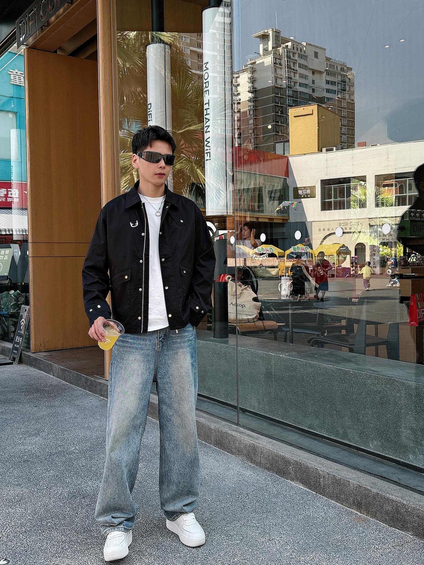 
FD  2025春季新款夹克外套，秀场新品‼品相非常完美，舒适保暖，三标齐全色泽饱满诱人，非常出彩的设