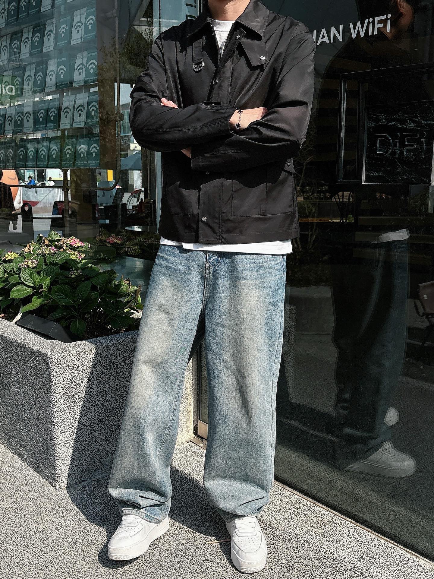 
FD  2025春季新款夹克外套，秀场新品‼品相非常完美，舒适保暖，三标齐全色泽饱满诱人，非常出彩的设