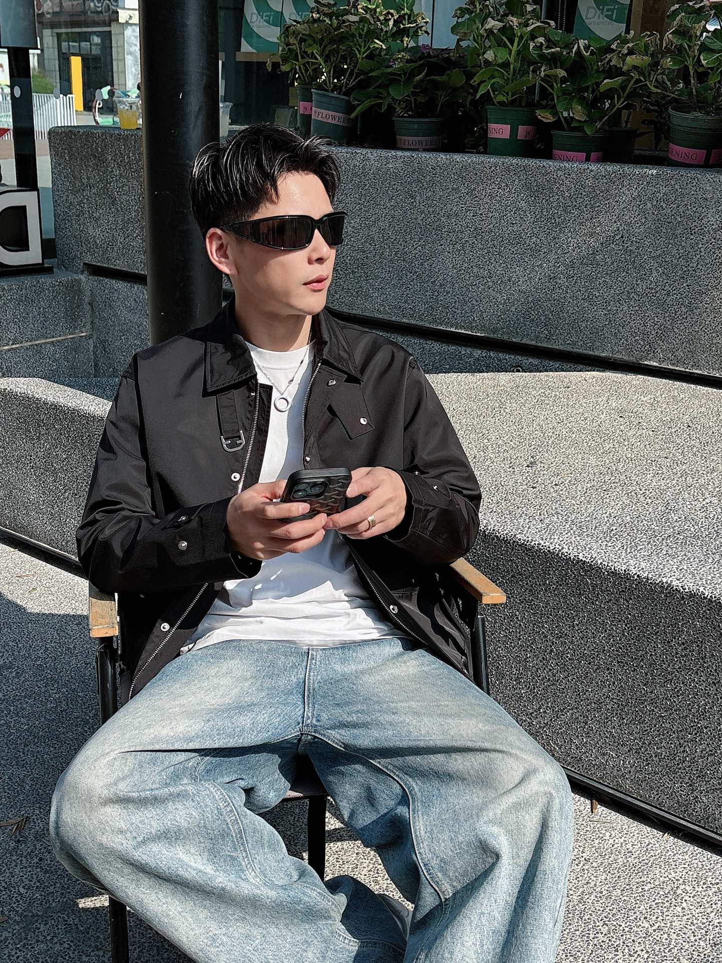 
FD  2025春季新款夹克外套，秀场新品‼品相非常完美，舒适保暖，三标齐全色泽饱满诱人，非常出彩的设