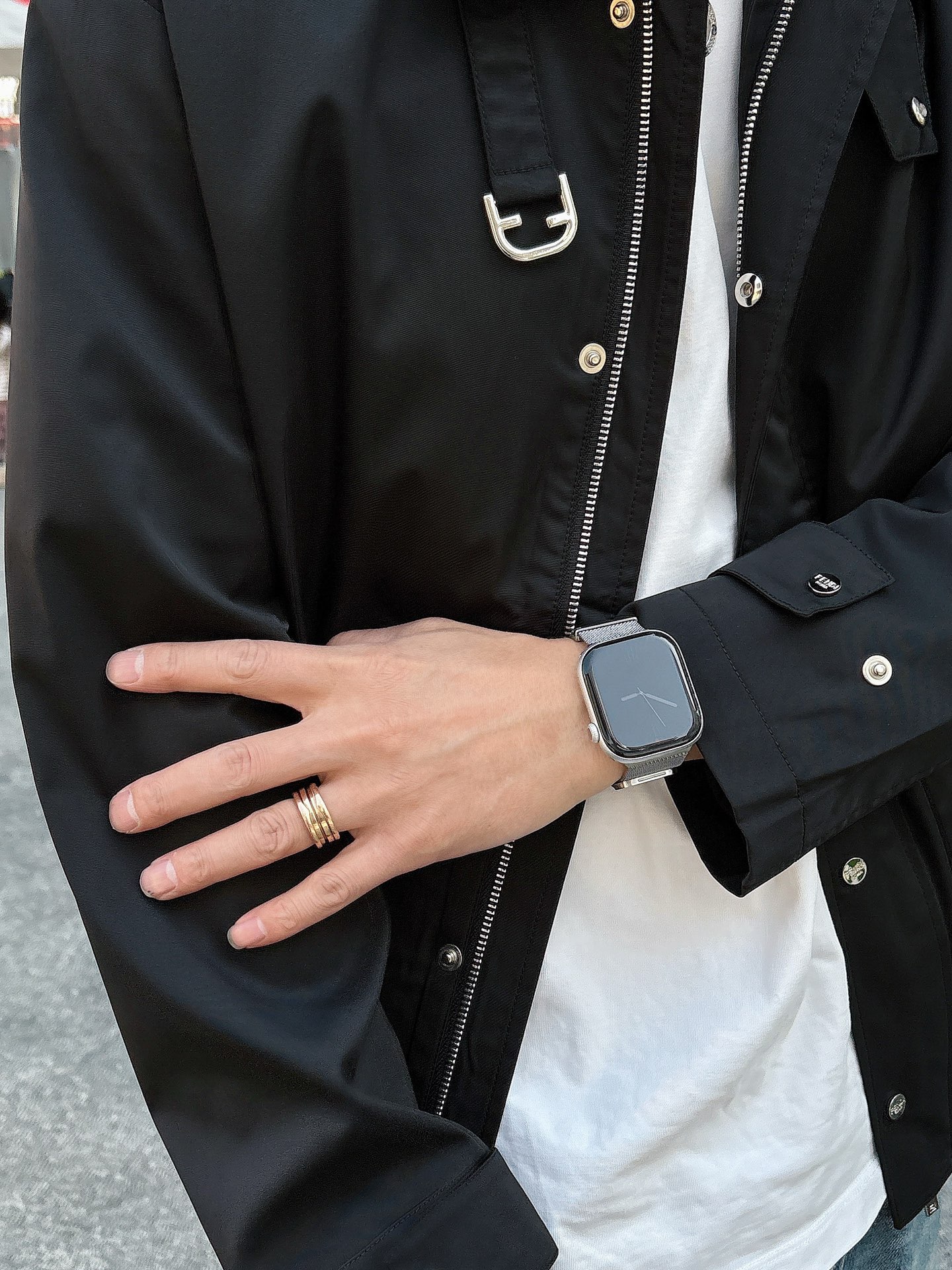 
FD  2025春季新款夹克外套，秀场新品‼品相非常完美，舒适保暖，三标齐全色泽饱满诱人，非常出彩的设