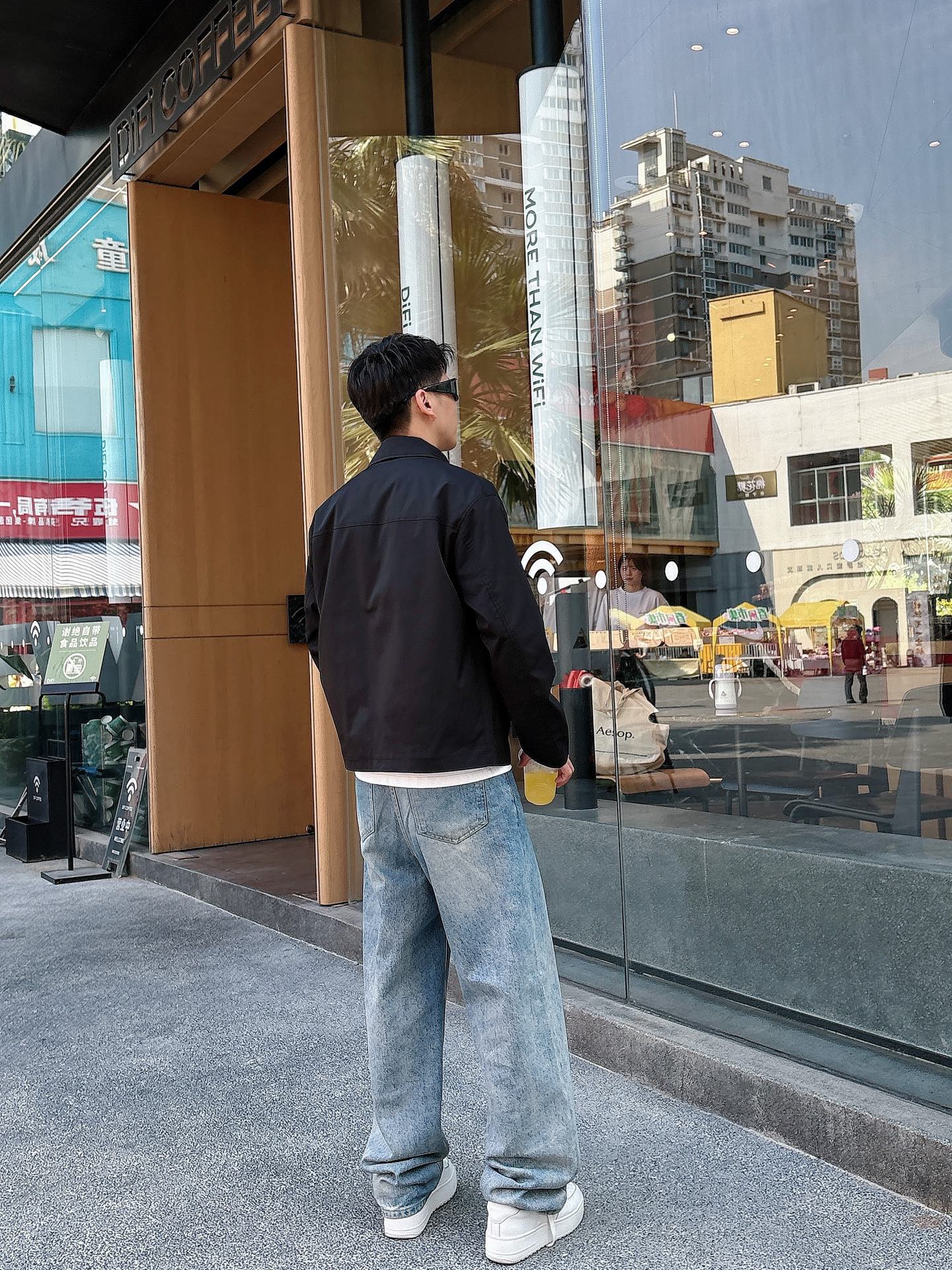 
FD  2025春季新款夹克外套，秀场新品‼品相非常完美，舒适保暖，三标齐全色泽饱满诱人，非常出彩的设