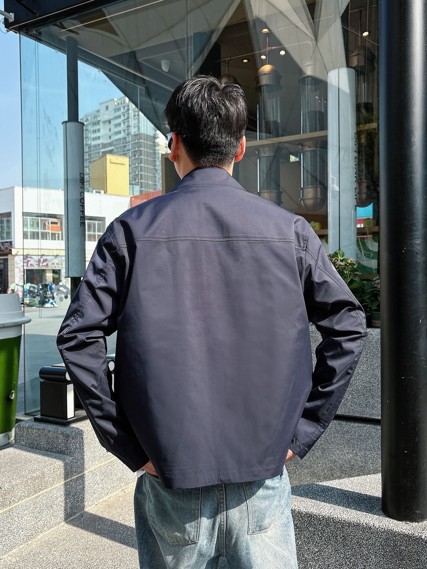 
FD  2025春季新款夹克外套，秀场新品‼品相非常完美，舒适保暖，三标齐全色泽饱满诱人，非常出彩的设