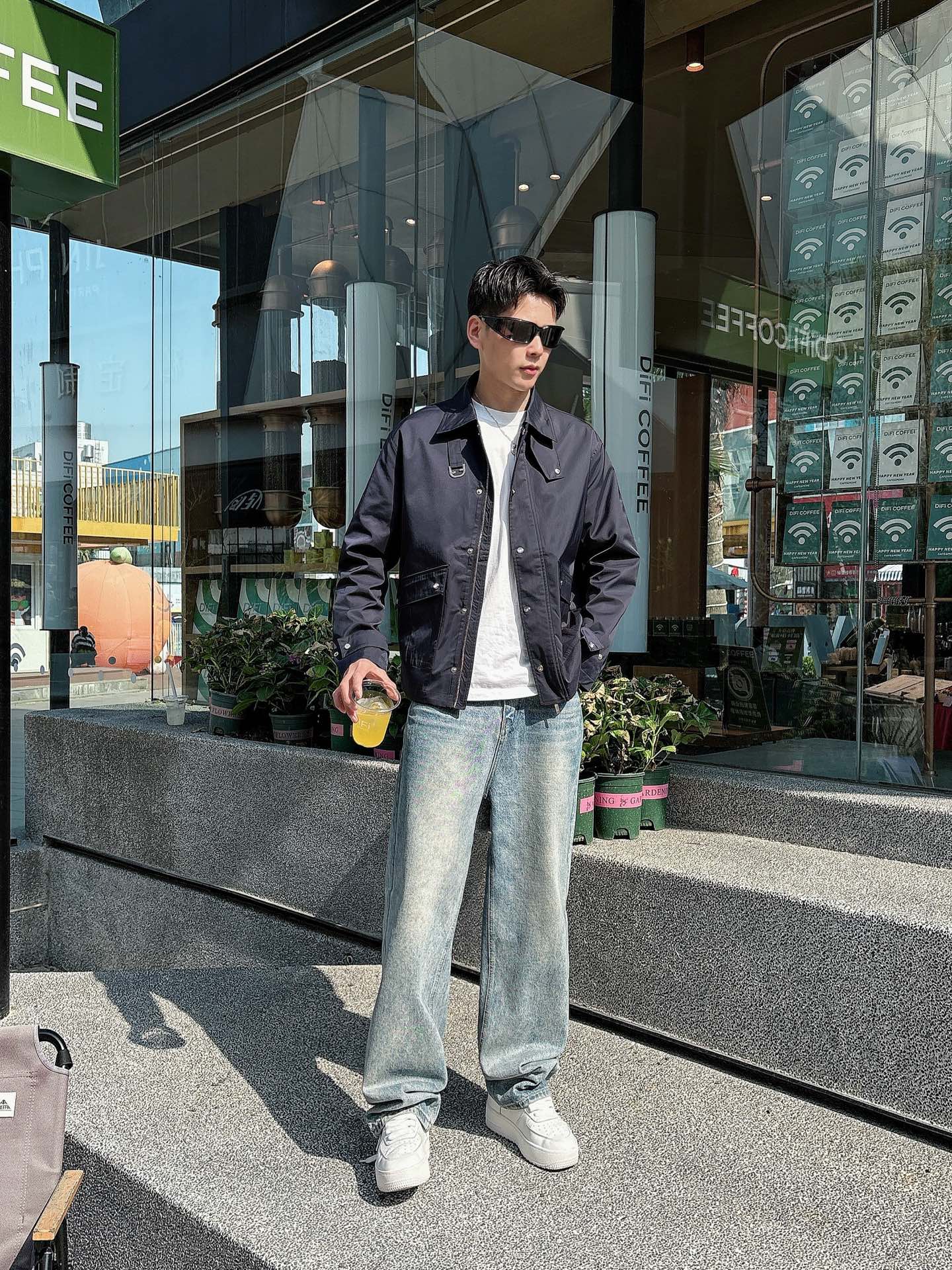 
FD  2025春季新款夹克外套，秀场新品‼品相非常完美，舒适保暖，三标齐全色泽饱满诱人，非常出彩的设