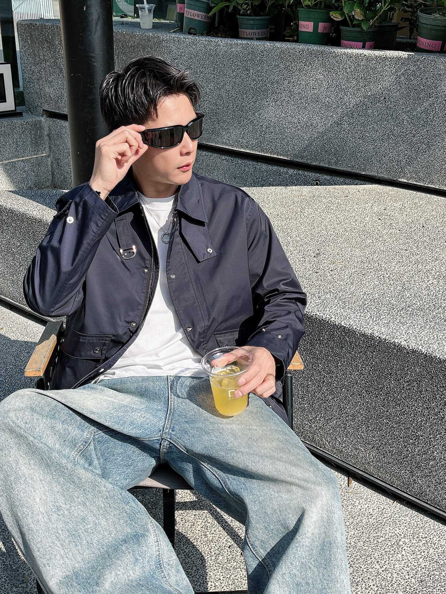 
FD  2025春季新款夹克外套，秀场新品‼品相非常完美，舒适保暖，三标齐全色泽饱满诱人，非常出彩的设