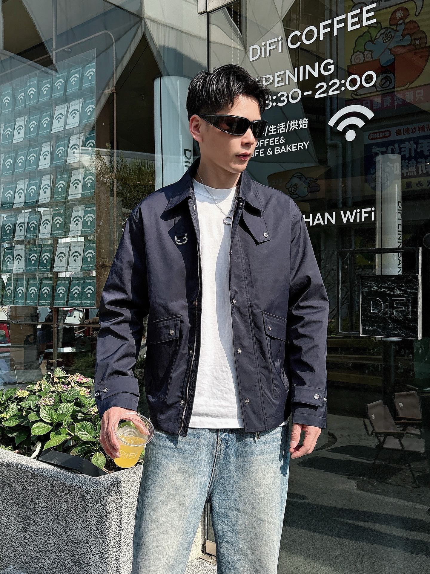 
FD  2025春季新款夹克外套，秀场新品‼品相非常完美，舒适保暖，三标齐全色泽饱满诱人，非常出彩的设