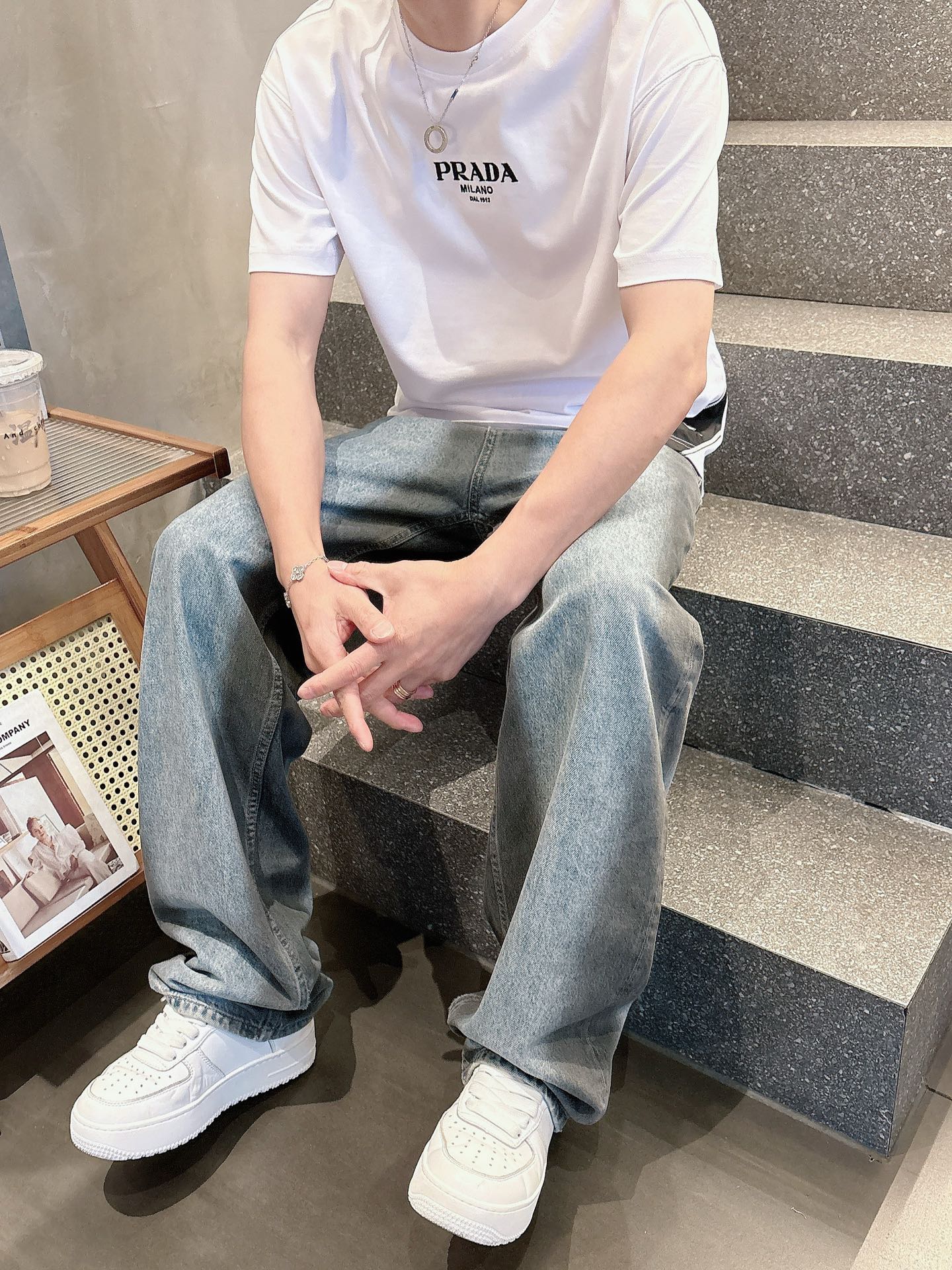 
Prada  25SS春夏新款首发专柜最新款短袖圆领T恤 高端订制 设计前卫时尚！品牌logo重工艺设