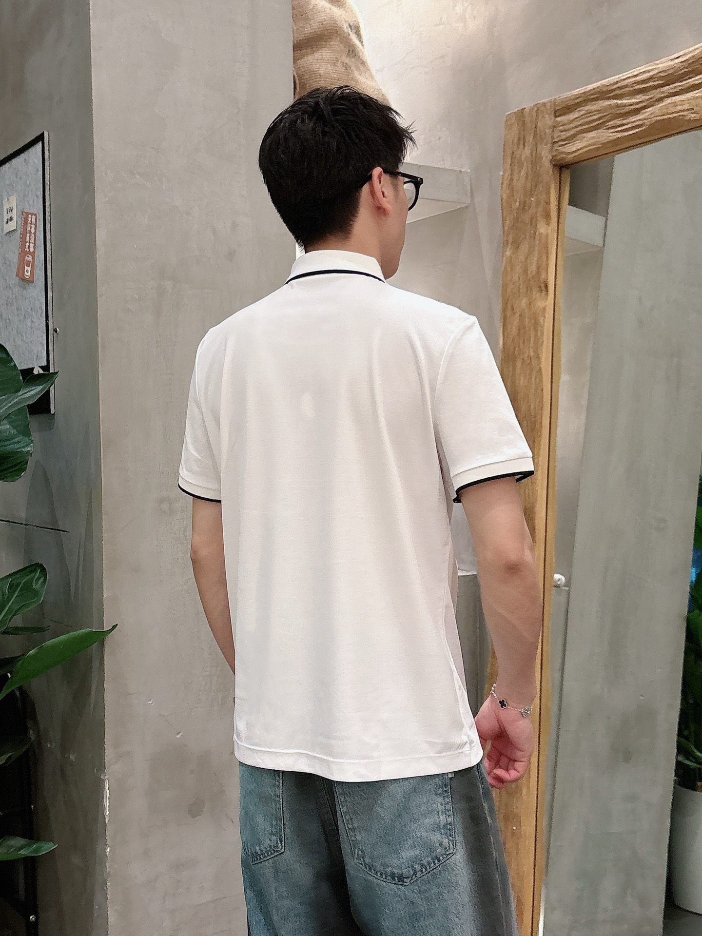  
lP🆕夏季新品翻领Polo短袖
时尚单品设计，更加时尚舒适，高标准定制，上身非常有型，奢华品牌经典L