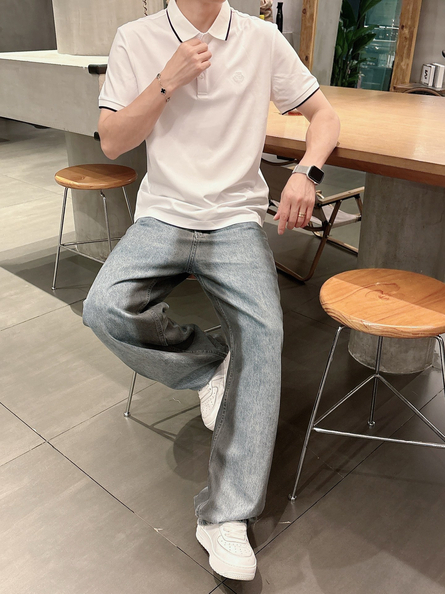  
lP🆕夏季新品翻领Polo短袖
时尚单品设计，更加时尚舒适，高标准定制，上身非常有型，奢华品牌经典L