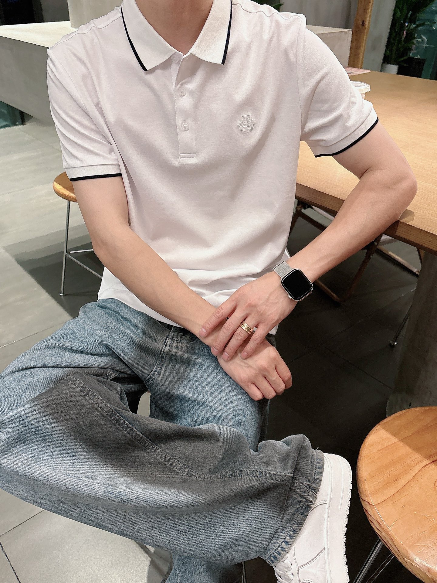  
lP🆕夏季新品翻领Polo短袖
时尚单品设计，更加时尚舒适，高标准定制，上身非常有型，奢华品牌经典L