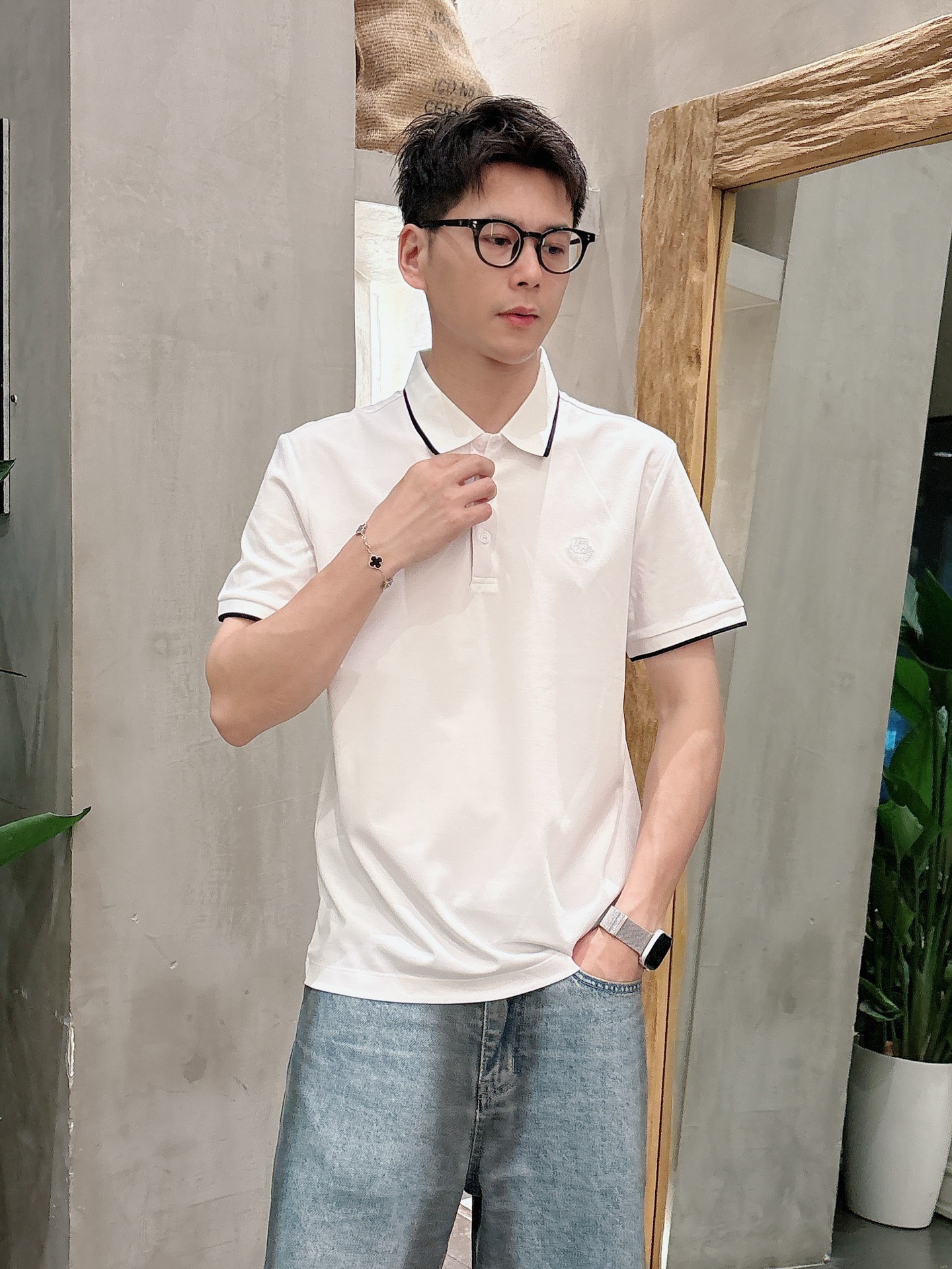  
lP🆕夏季新品翻领Polo短袖
时尚单品设计，更加时尚舒适，高标准定制，上身非常有型，奢华品牌经典L