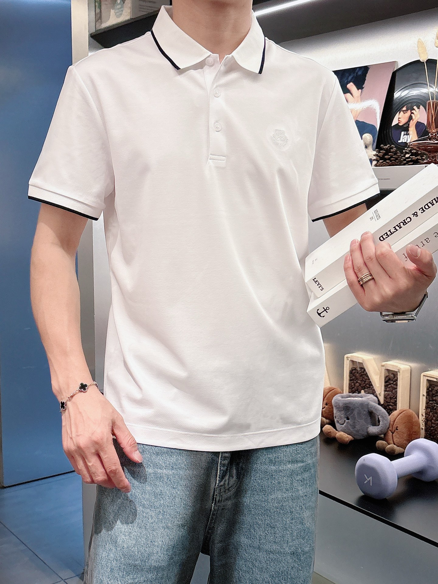  
lP🆕夏季新品翻领Polo短袖
时尚单品设计，更加时尚舒适，高标准定制，上身非常有型，奢华品牌经典L