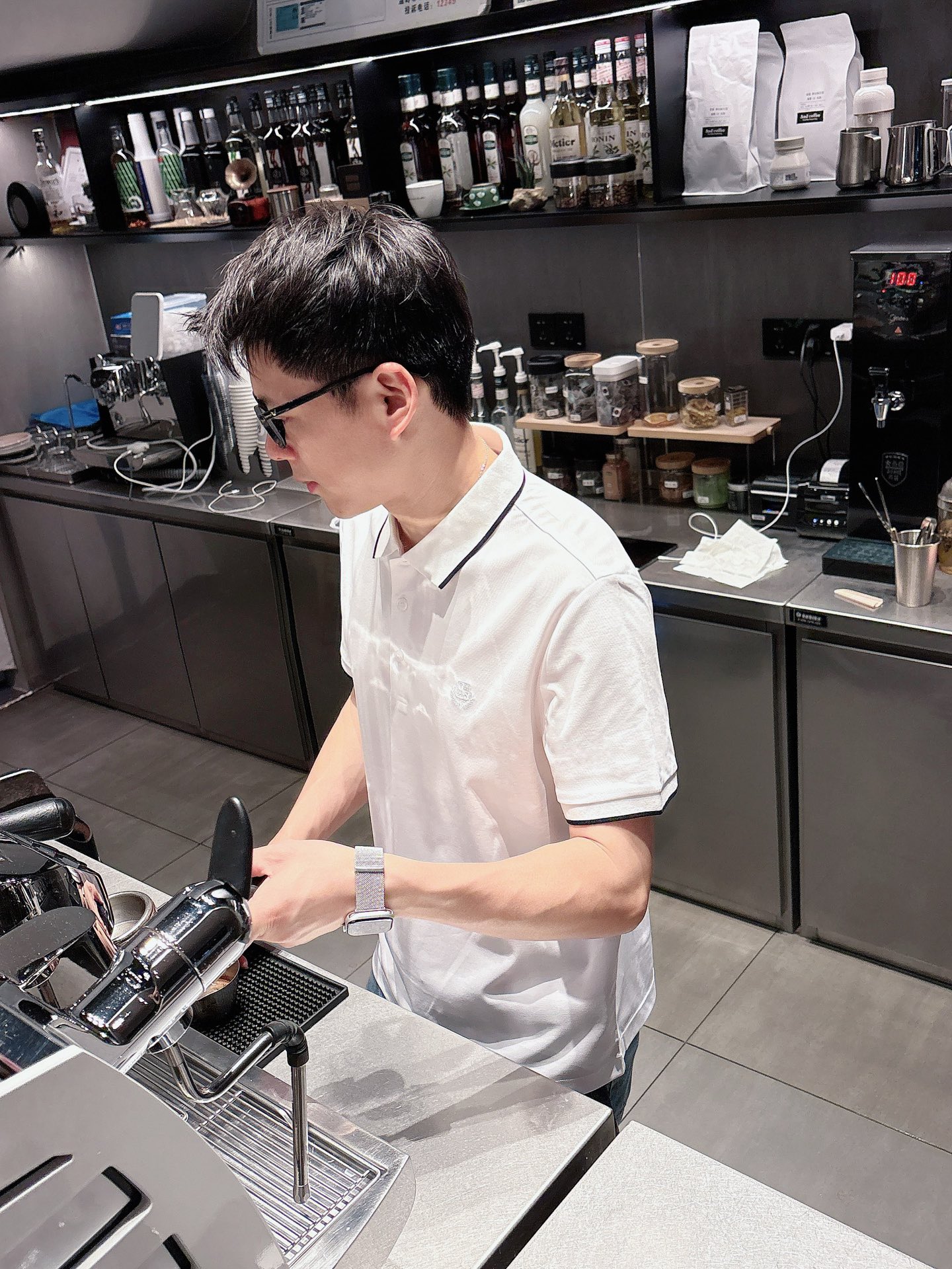  
lP🆕夏季新品翻领Polo短袖
时尚单品设计，更加时尚舒适，高标准定制，上身非常有型，奢华品牌经典L