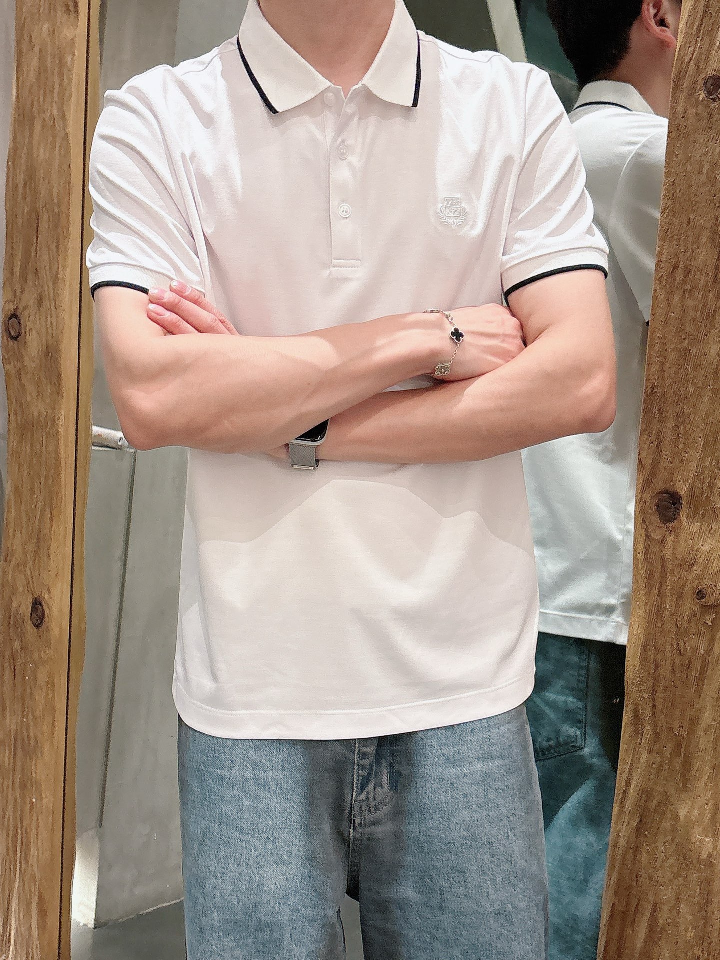  
lP🆕夏季新品翻领Polo短袖
时尚单品设计，更加时尚舒适，高标准定制，上身非常有型，奢华品牌经典L