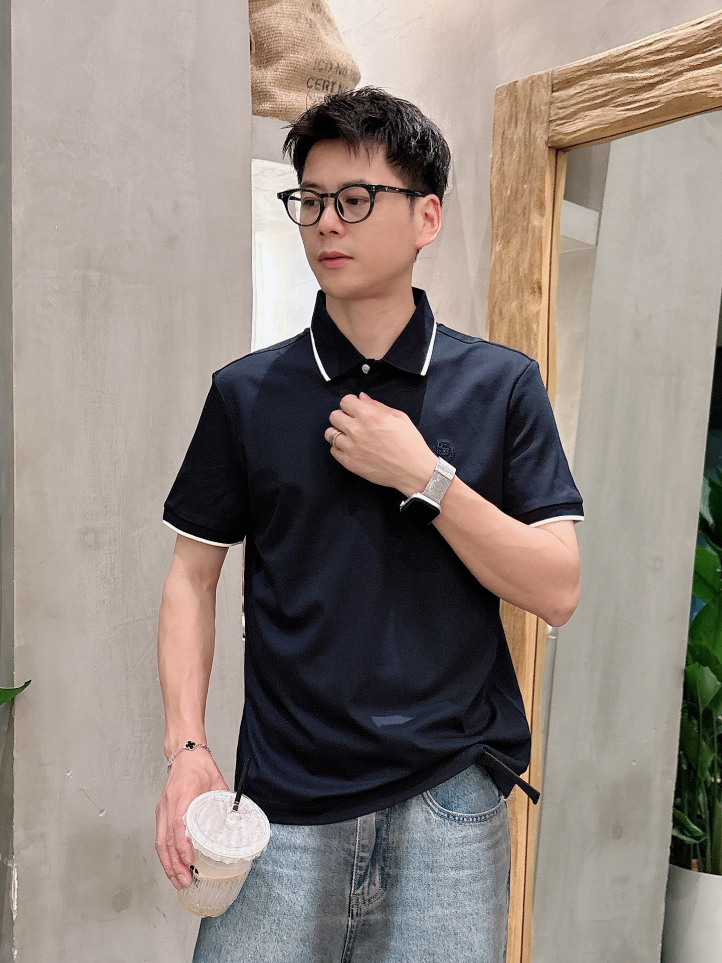  
lP🆕夏季新品翻领Polo短袖
时尚单品设计，更加时尚舒适，高标准定制，上身非常有型，奢华品牌经典L