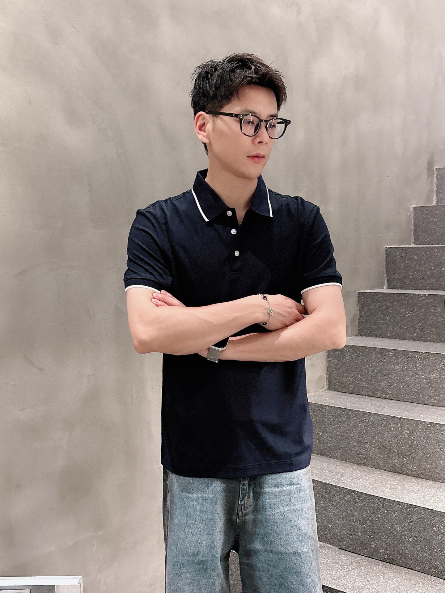  
lP🆕夏季新品翻领Polo短袖
时尚单品设计，更加时尚舒适，高标准定制，上身非常有型，奢华品牌经典L