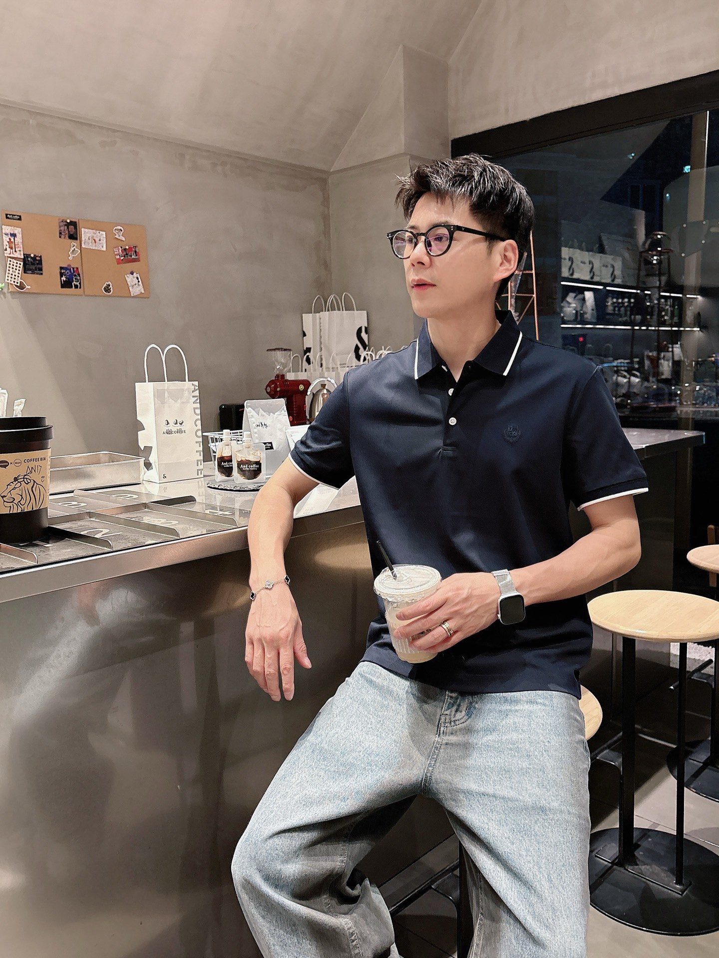  
lP🆕夏季新品翻领Polo短袖
时尚单品设计，更加时尚舒适，高标准定制，上身非常有型，奢华品牌经典L