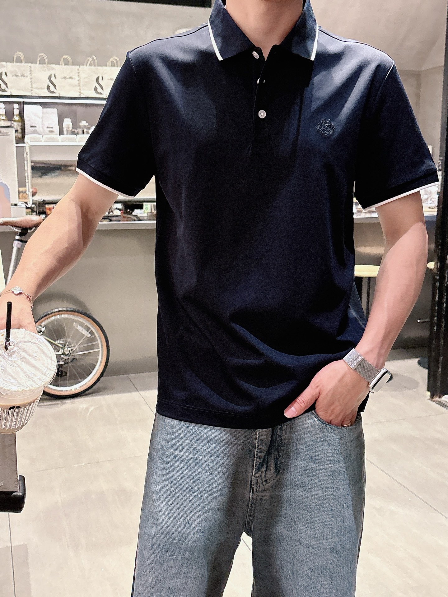  
lP🆕夏季新品翻领Polo短袖
时尚单品设计，更加时尚舒适，高标准定制，上身非常有型，奢华品牌经典L