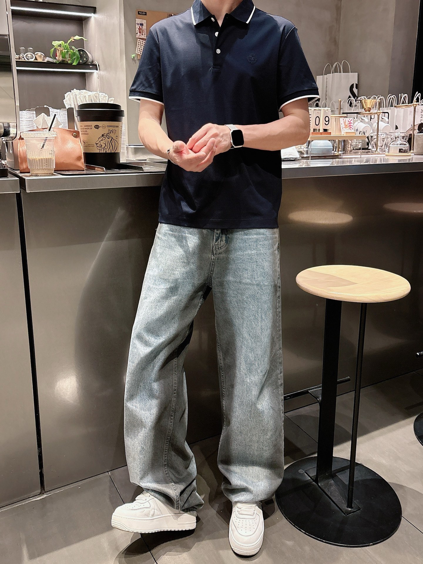  
lP🆕夏季新品翻领Polo短袖
时尚单品设计，更加时尚舒适，高标准定制，上身非常有型，奢华品牌经典L