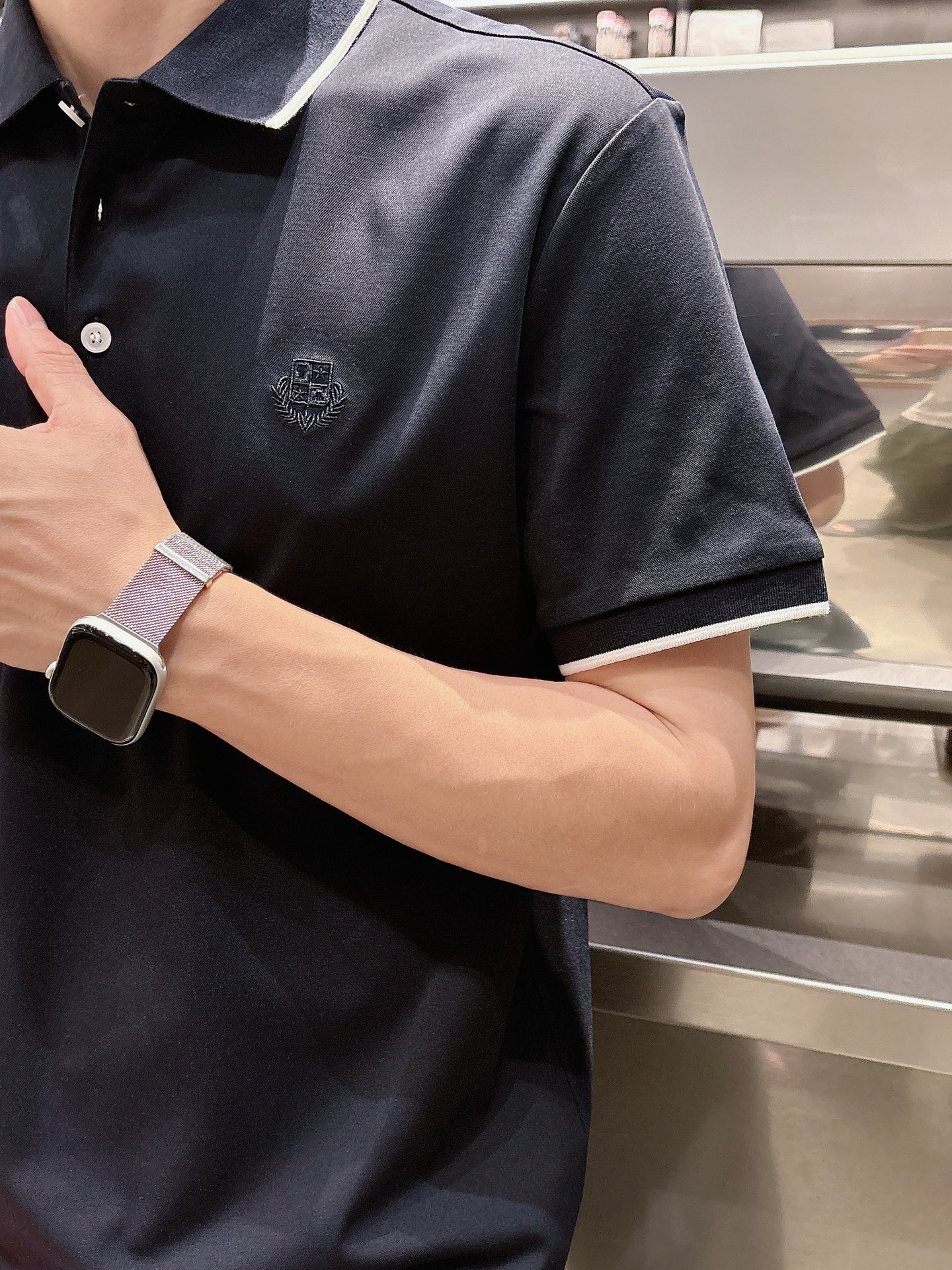  
lP🆕夏季新品翻领Polo短袖
时尚单品设计，更加时尚舒适，高标准定制，上身非常有型，奢华品牌经典L