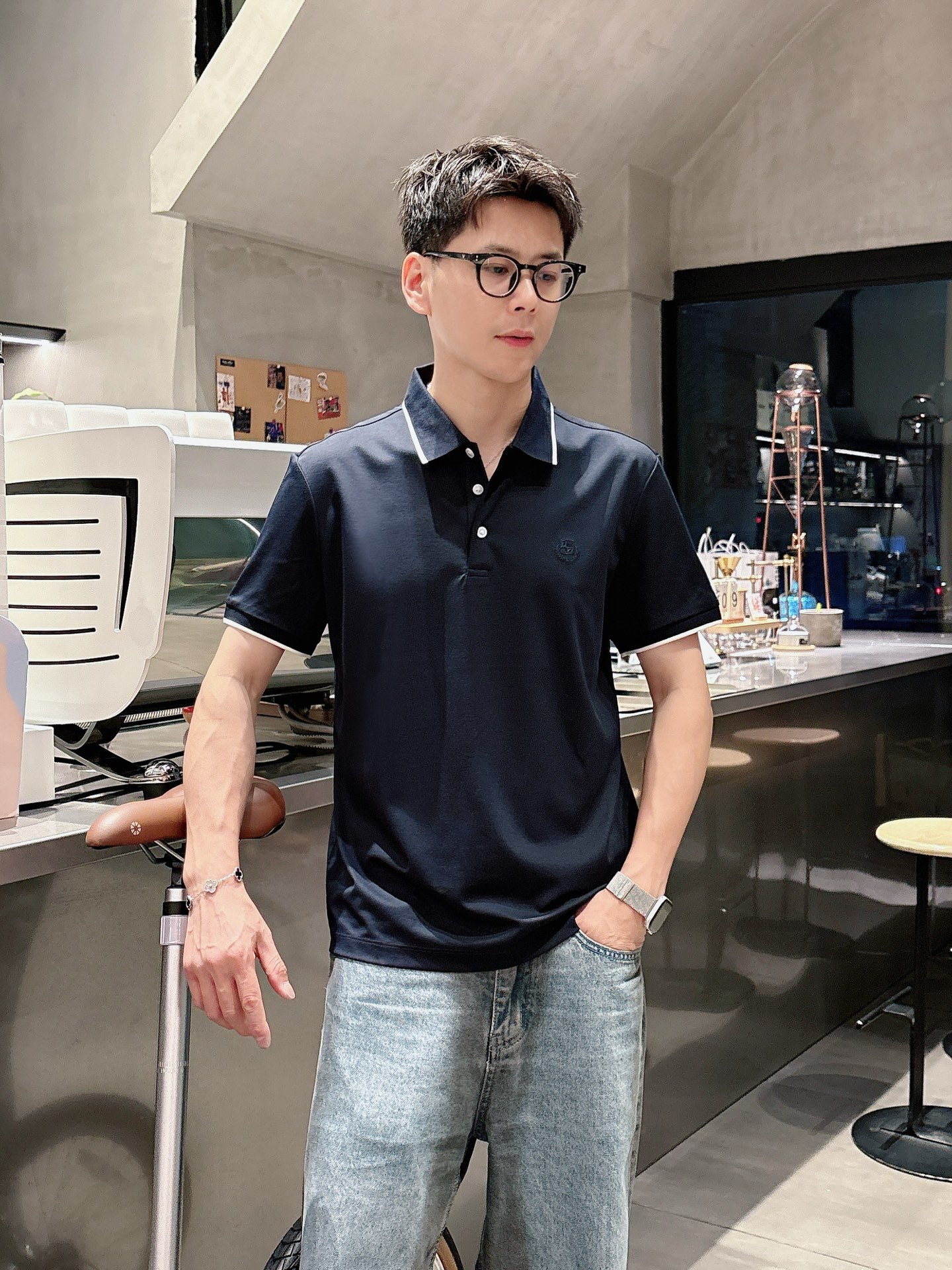  
lP🆕夏季新品翻领Polo短袖
时尚单品设计，更加时尚舒适，高标准定制，上身非常有型，奢华品牌经典L