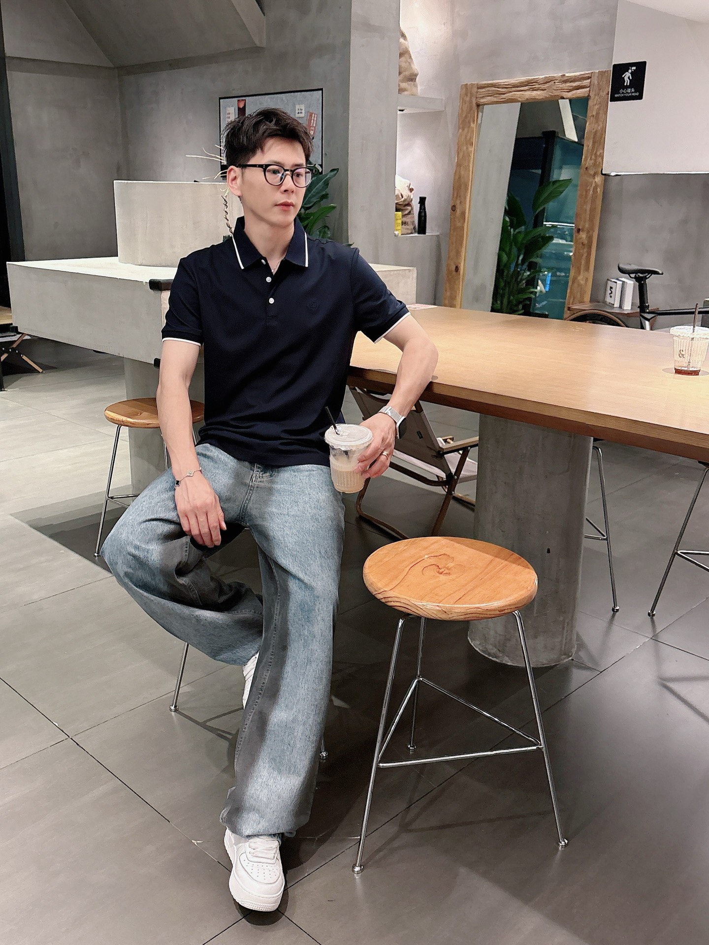  
lP🆕夏季新品翻领Polo短袖
时尚单品设计，更加时尚舒适，高标准定制，上身非常有型，奢华品牌经典L