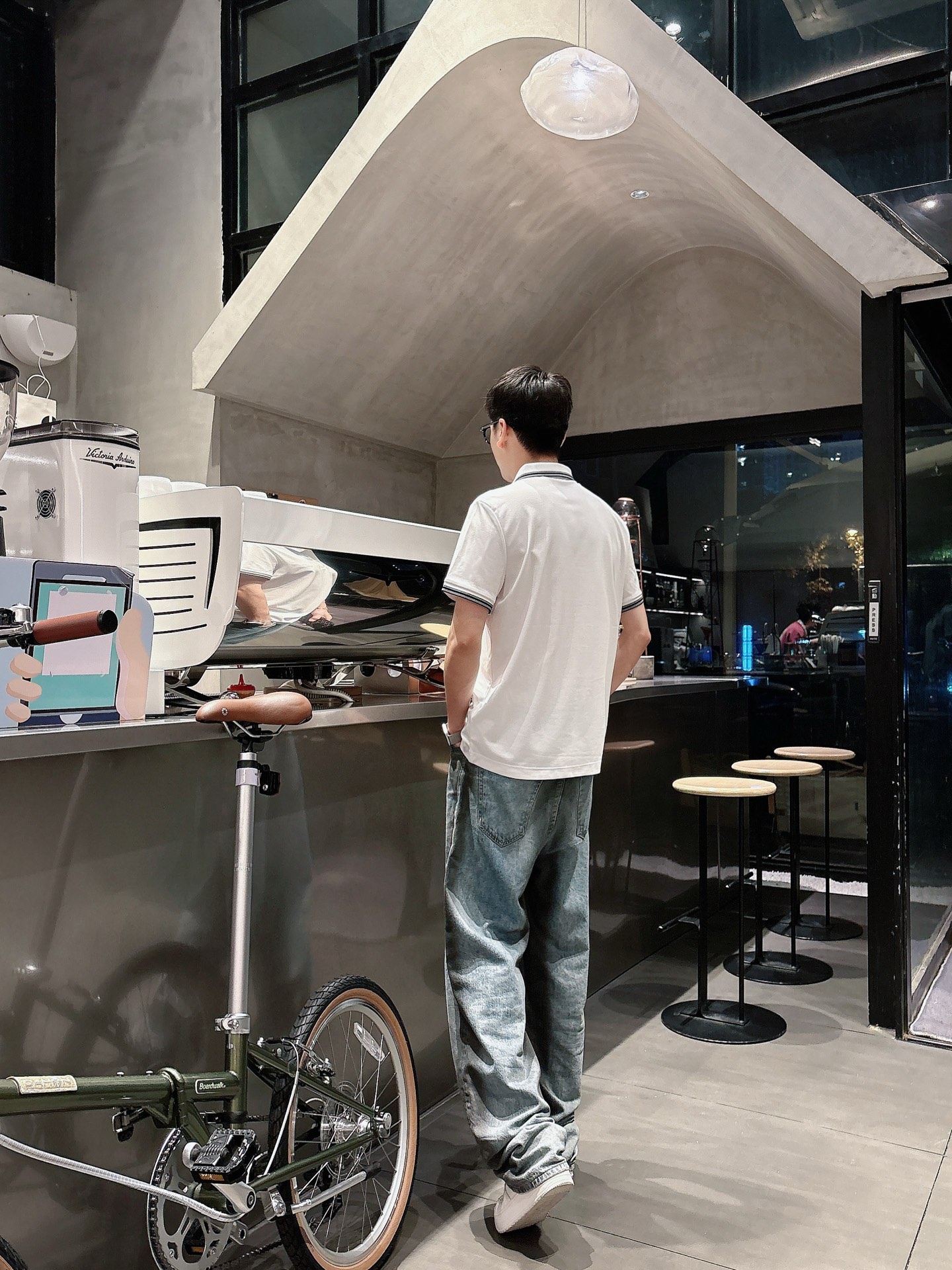  
Dior夏季新品翻领Polo短袖
时尚单品设计，更加时尚舒适，高标准定制，上身非常有型，奢华品牌经典