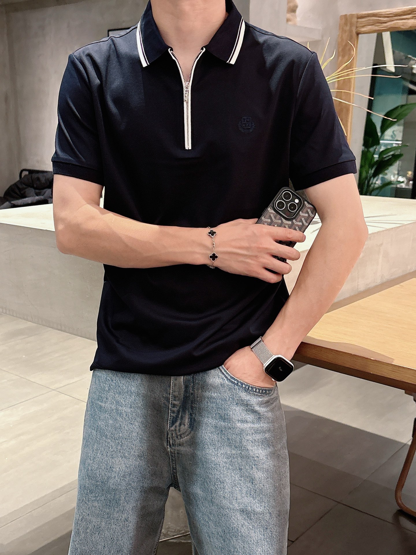  
lP🆕夏季新品翻领Polo短袖
时尚单品设计，更加时尚舒适，高标准定制，上身非常有型，奢华品牌经典L