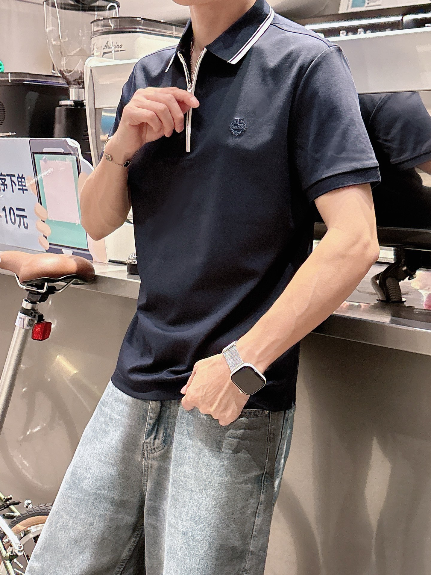  
lP🆕夏季新品翻领Polo短袖
时尚单品设计，更加时尚舒适，高标准定制，上身非常有型，奢华品牌经典L