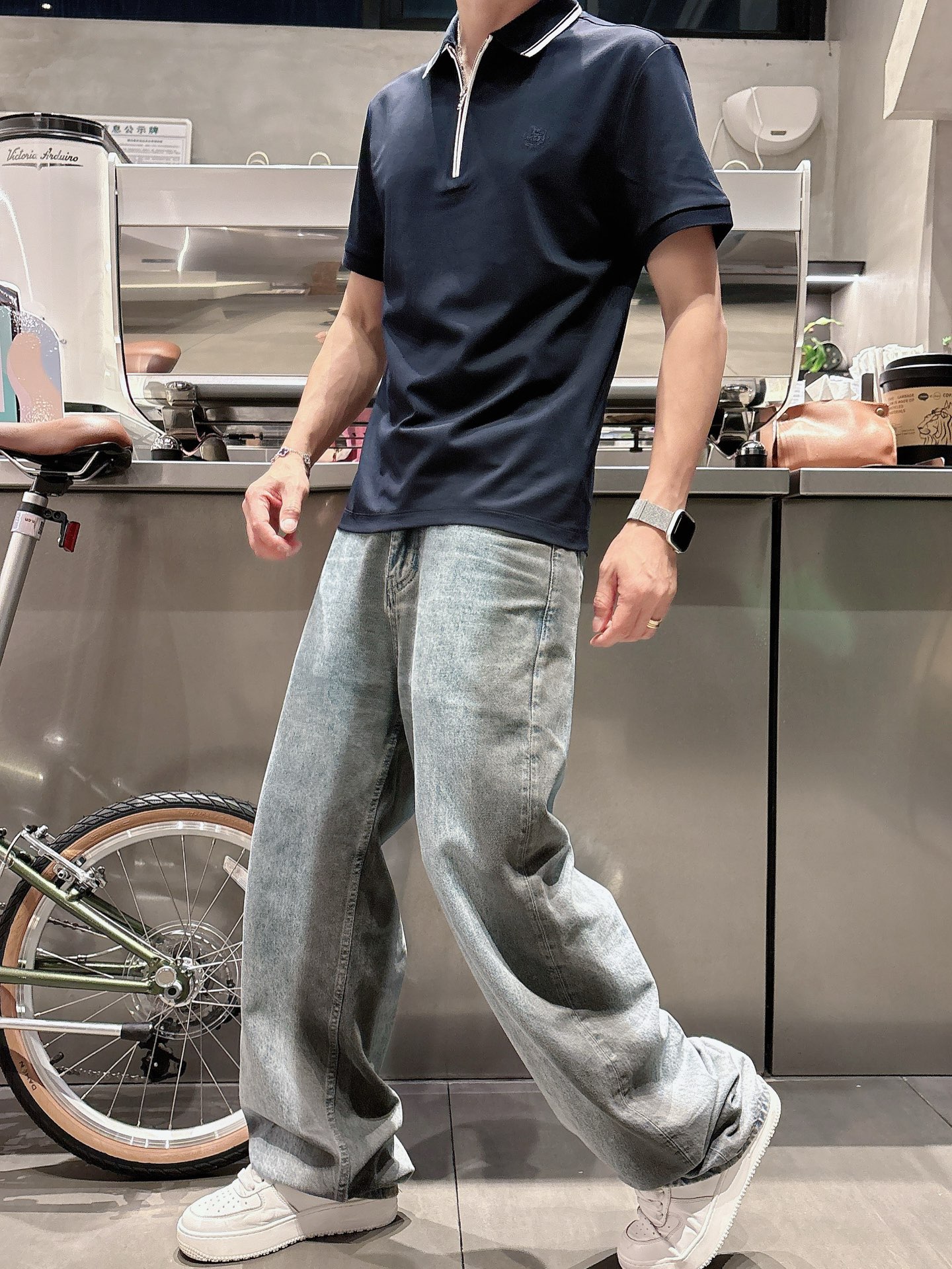  
lP🆕夏季新品翻领Polo短袖
时尚单品设计，更加时尚舒适，高标准定制，上身非常有型，奢华品牌经典L