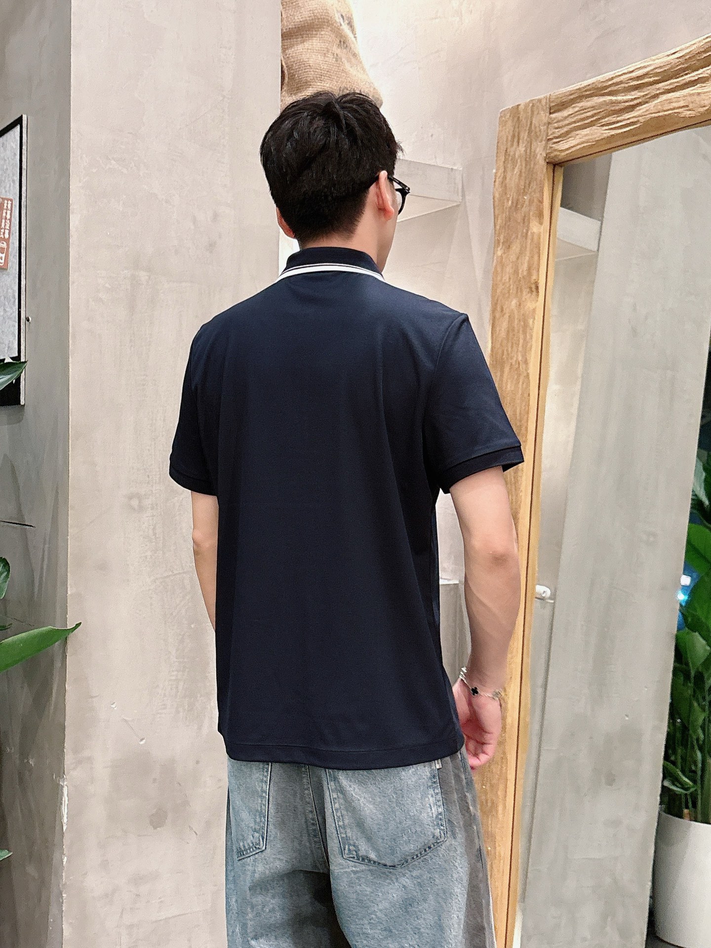  
lP🆕夏季新品翻领Polo短袖
时尚单品设计，更加时尚舒适，高标准定制，上身非常有型，奢华品牌经典L