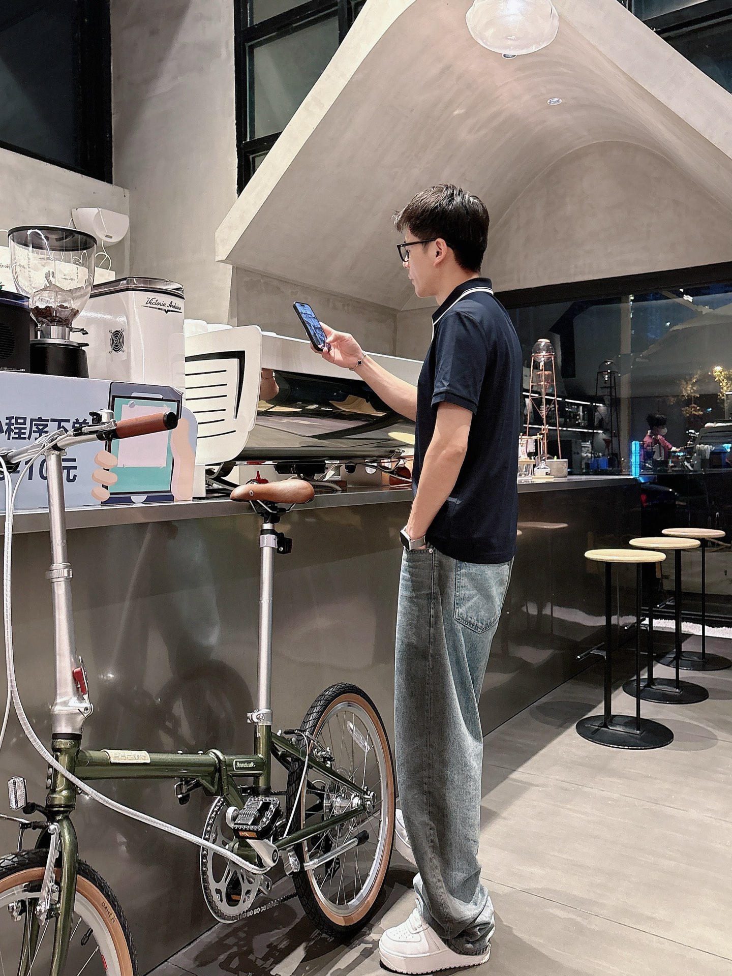  
lP🆕夏季新品翻领Polo短袖
时尚单品设计，更加时尚舒适，高标准定制，上身非常有型，奢华品牌经典L