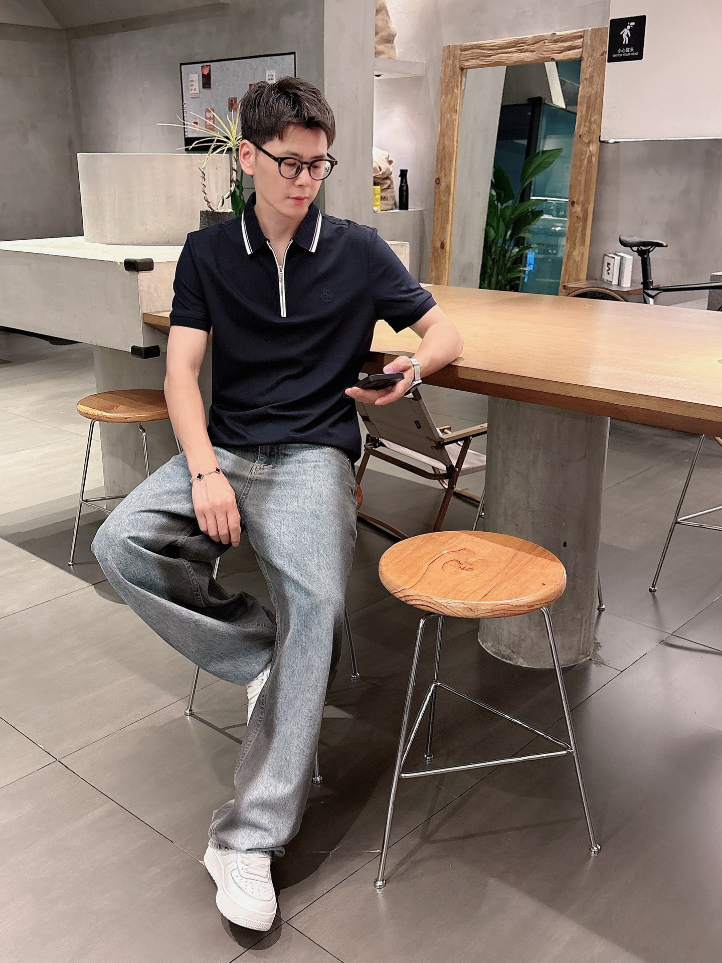  
lP🆕夏季新品翻领Polo短袖
时尚单品设计，更加时尚舒适，高标准定制，上身非常有型，奢华品牌经典L