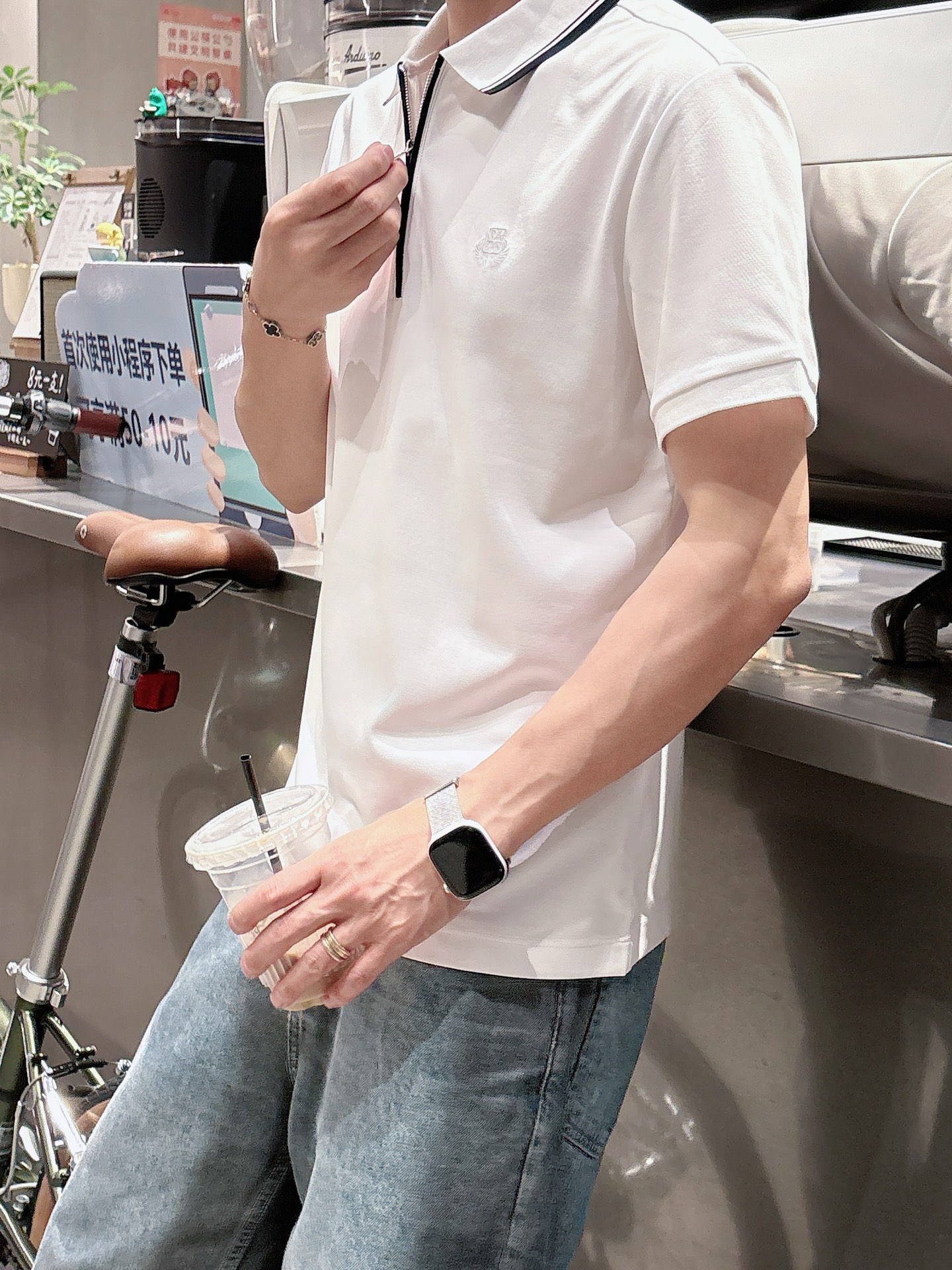  
lP🆕夏季新品翻领Polo短袖
时尚单品设计，更加时尚舒适，高标准定制，上身非常有型，奢华品牌经典L