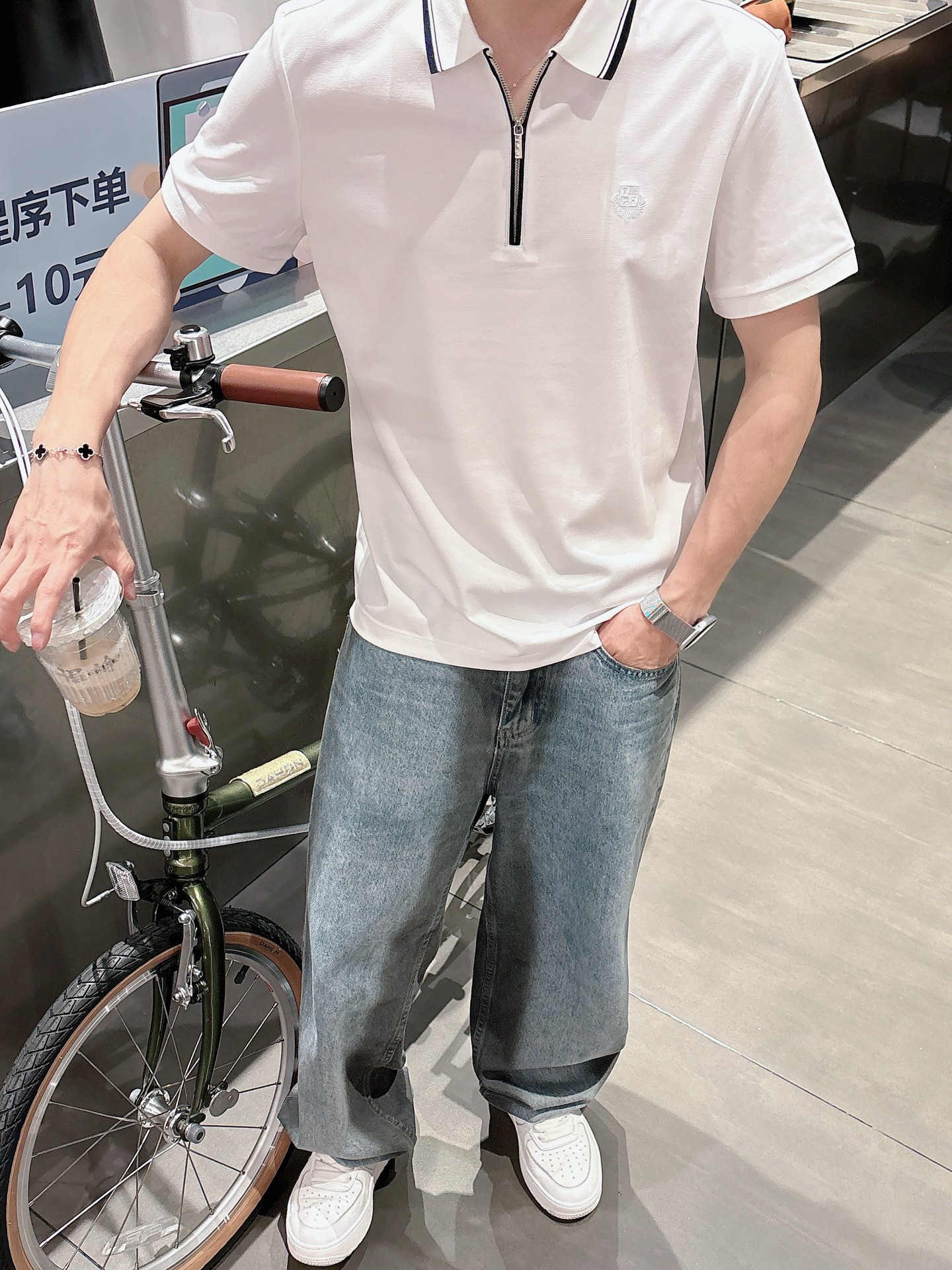  
lP🆕夏季新品翻领Polo短袖
时尚单品设计，更加时尚舒适，高标准定制，上身非常有型，奢华品牌经典L